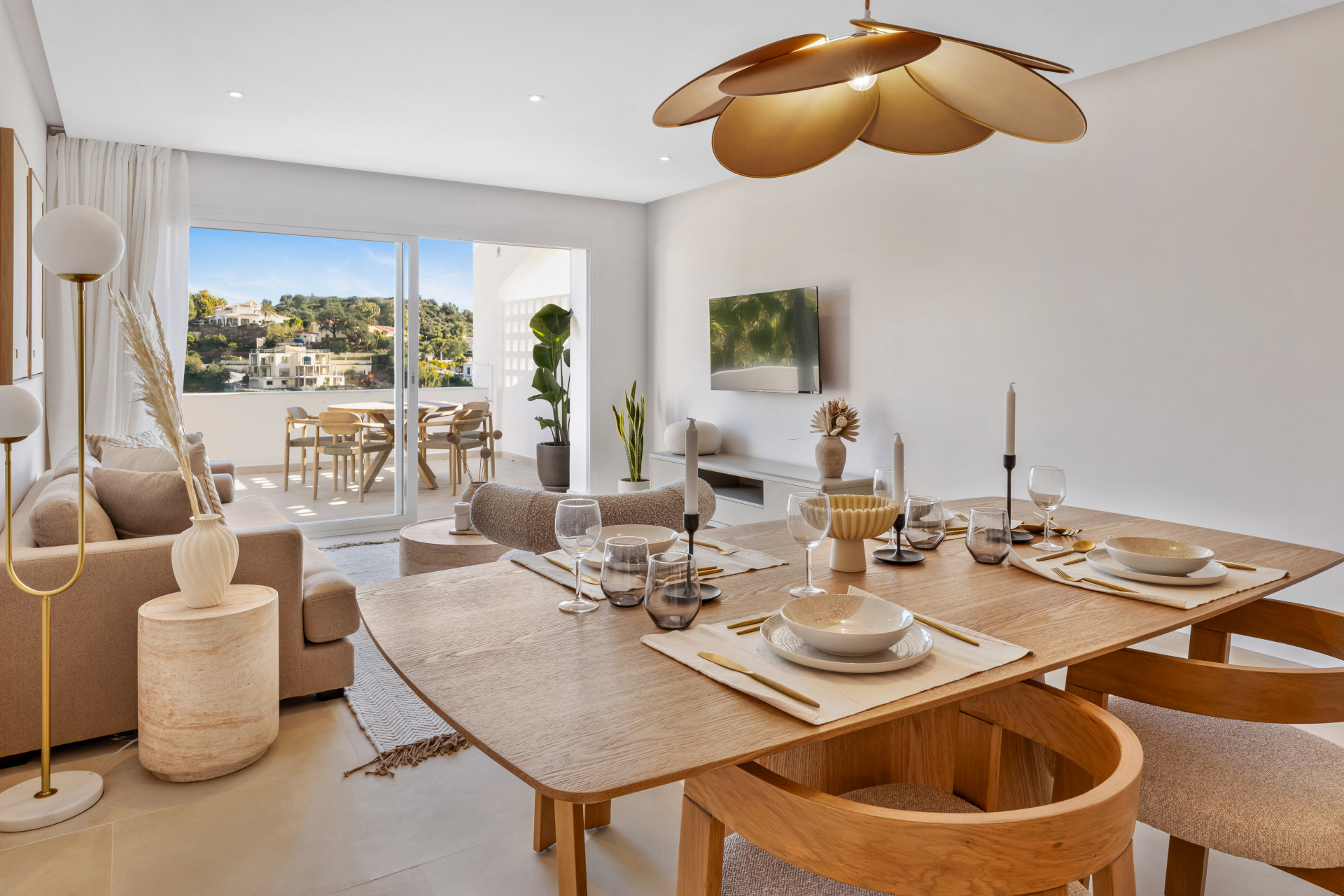 Apartment 2 Bedrooms 2 Bathrooms in Benahavis, Costa del Sol