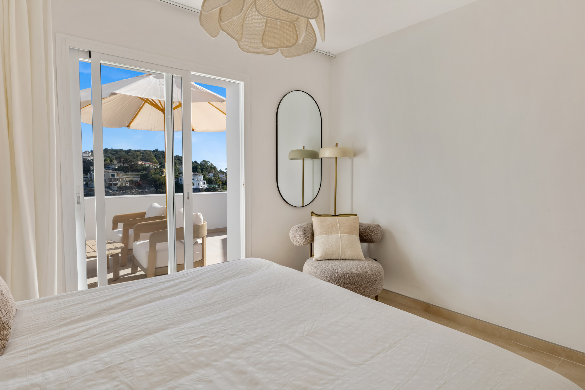 Apartment 2 Bedrooms 2 Bathrooms in Benahavis, Costa del Sol