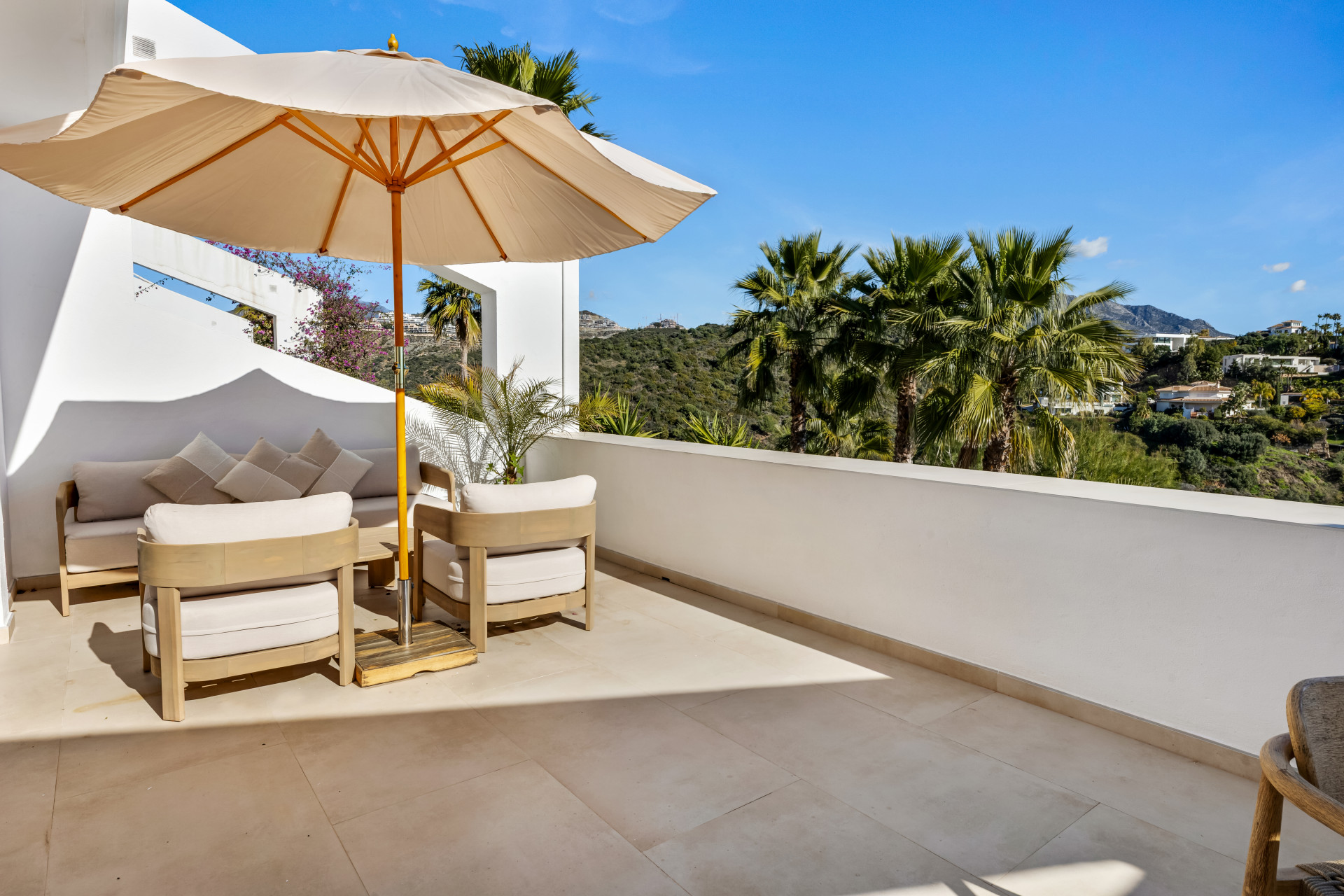 Apartment 2 Bedrooms 2 Bathrooms in Benahavis, Costa del Sol