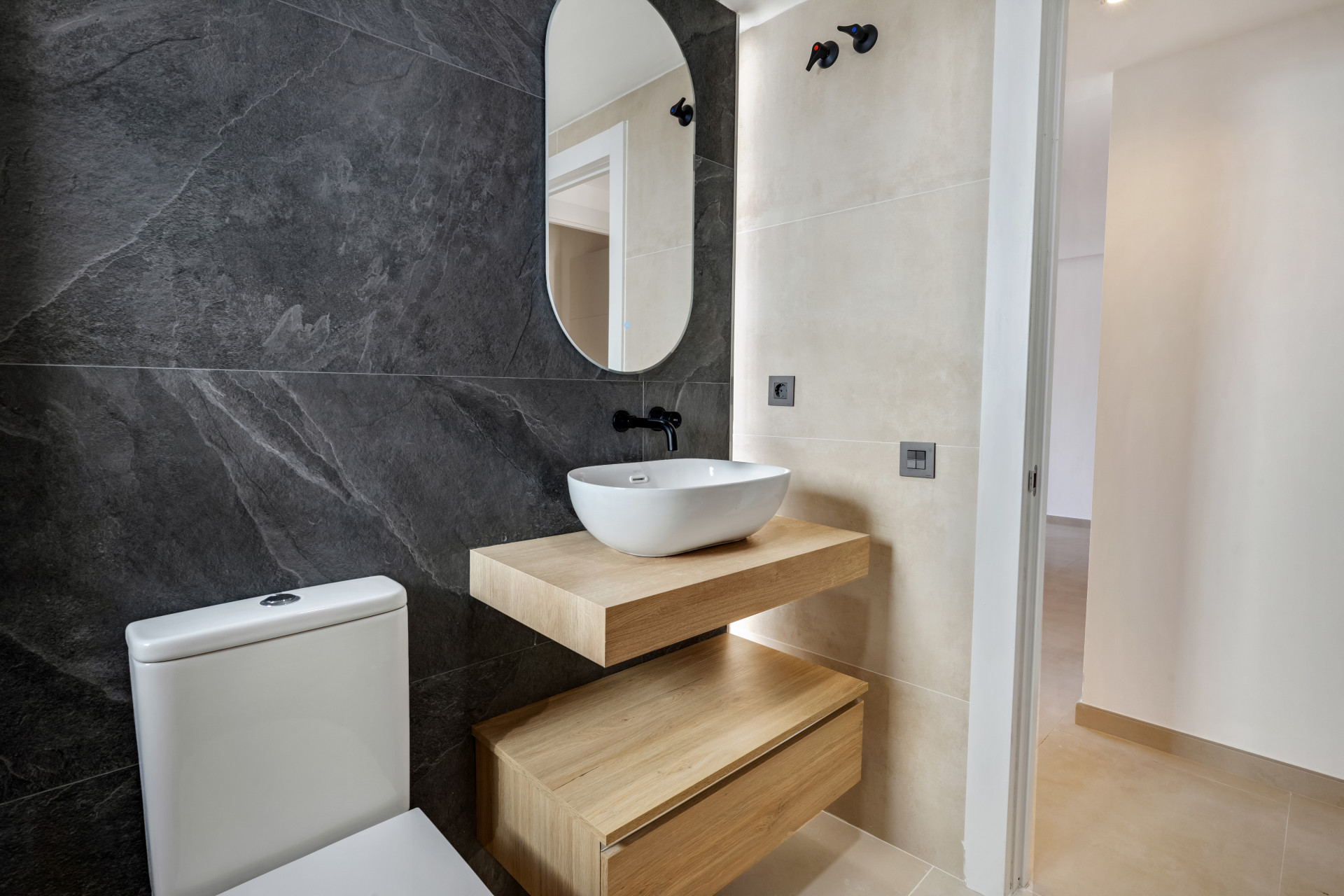 Apartment 2 Bedrooms 2 Bathrooms in Benahavis, Costa del Sol