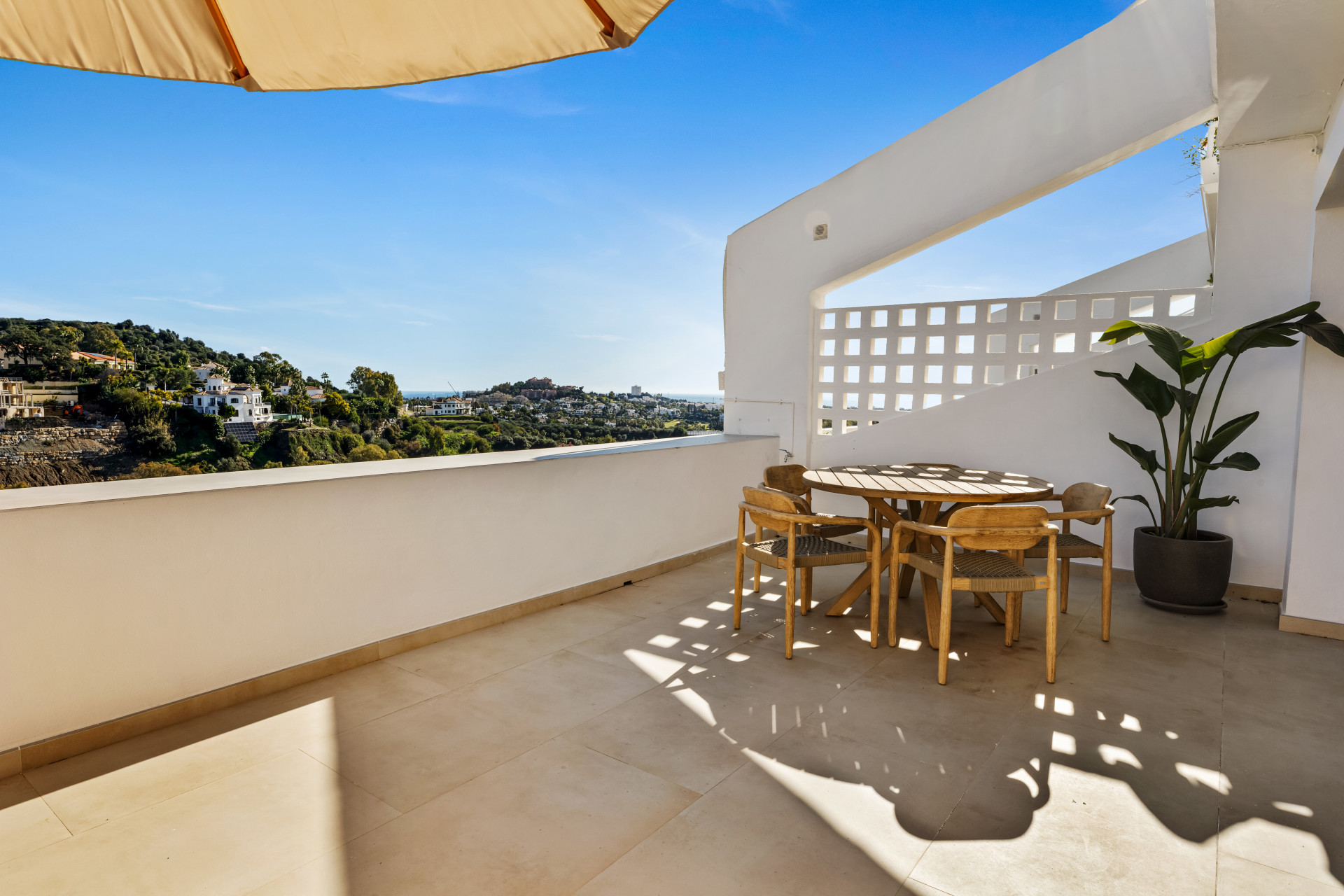 Apartment 2 Bedrooms 2 Bathrooms in Benahavis, Costa del Sol