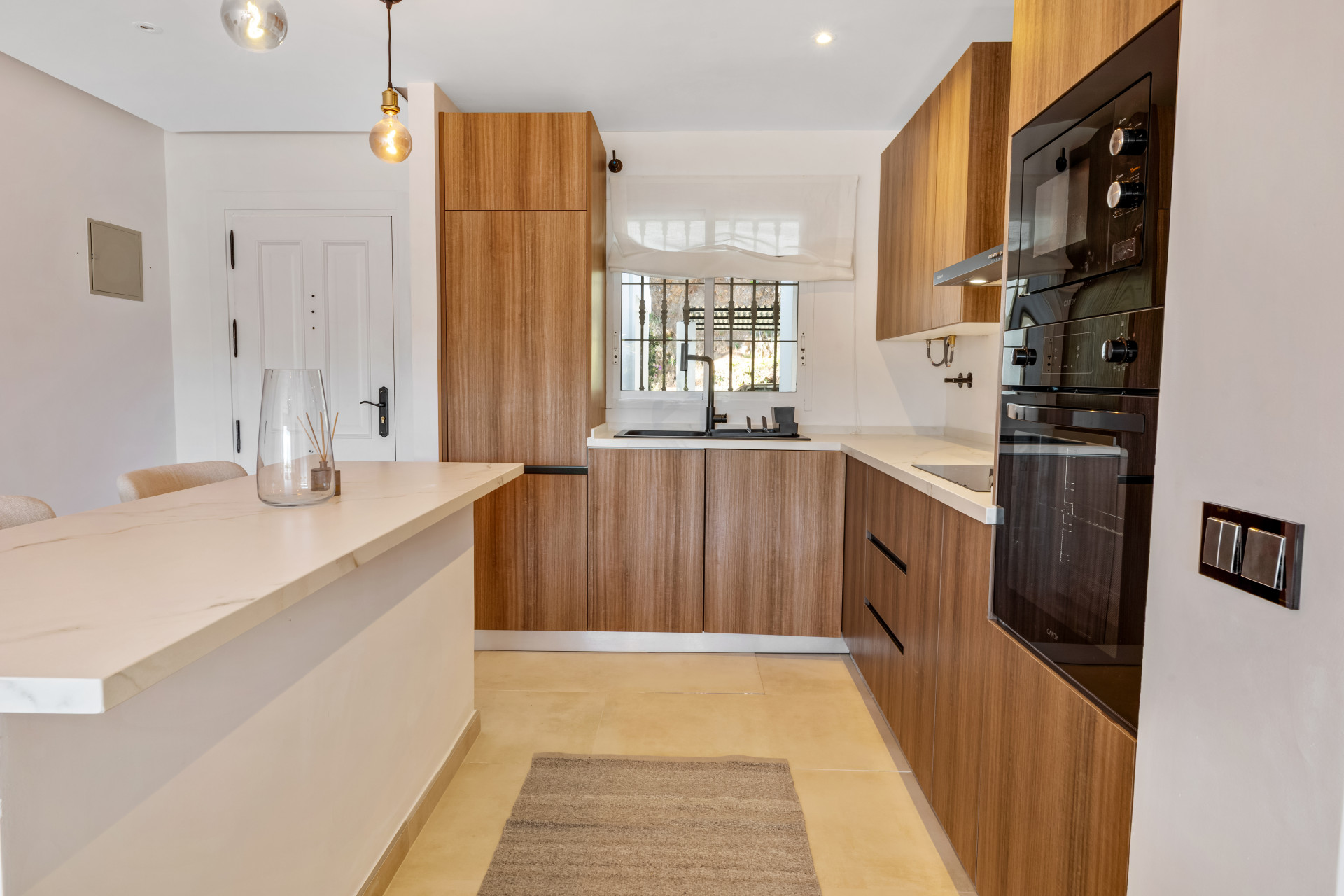 Apartment 2 Bedrooms 2 Bathrooms in Benahavis, Costa del Sol