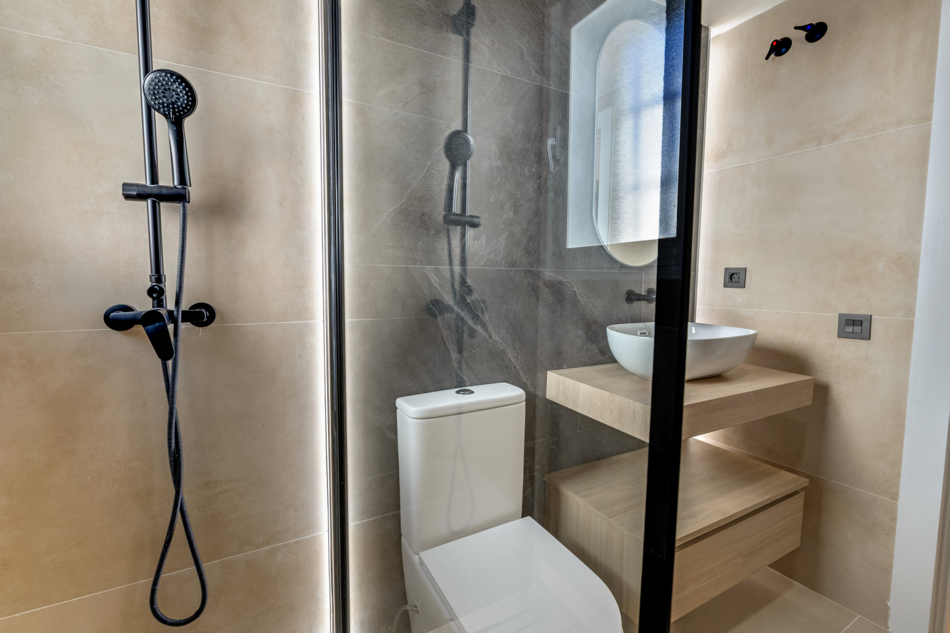 Apartment 2 Bedrooms 2 Bathrooms in Benahavis, Costa del Sol