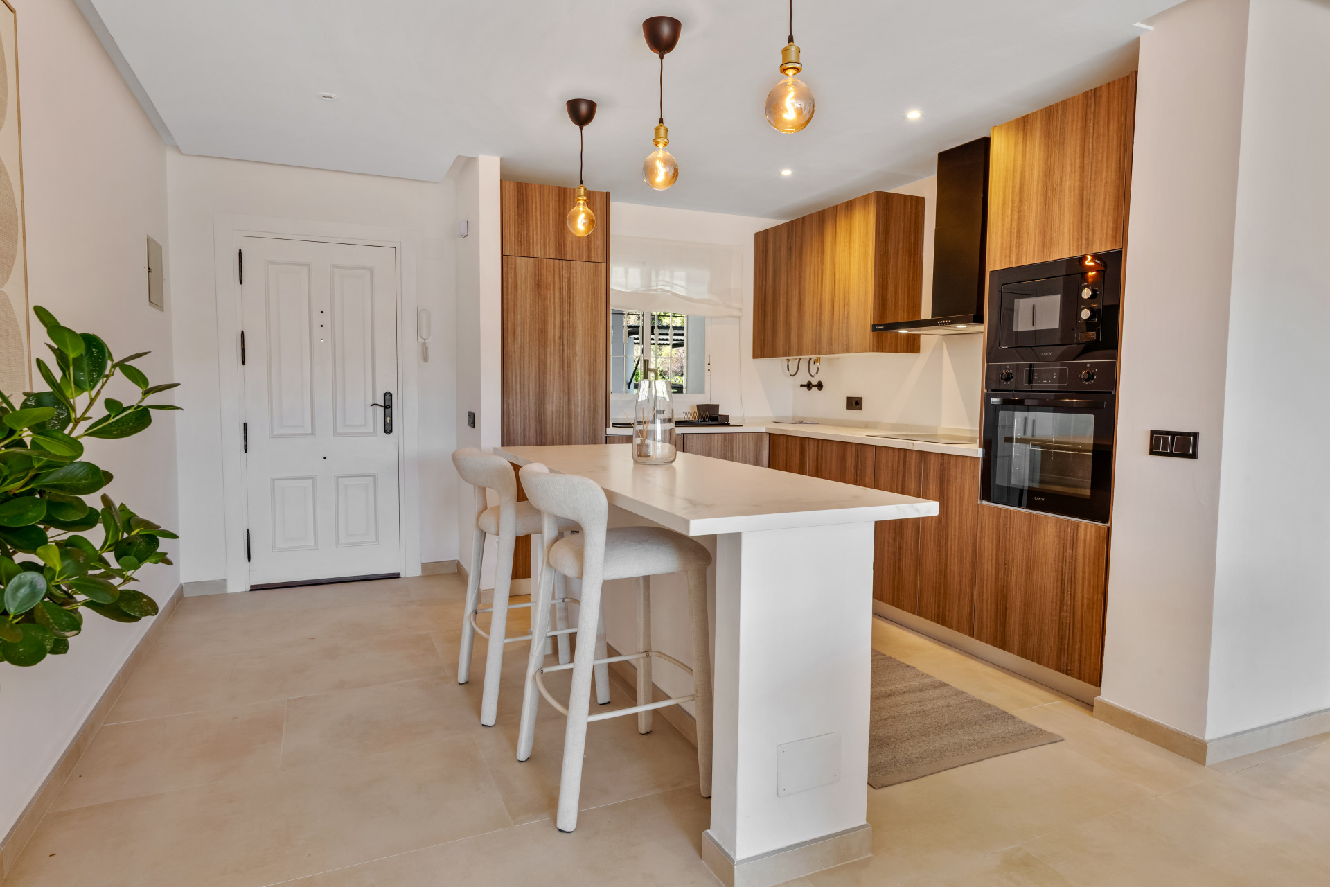 Apartment 2 Bedrooms 2 Bathrooms in Benahavis, Costa del Sol