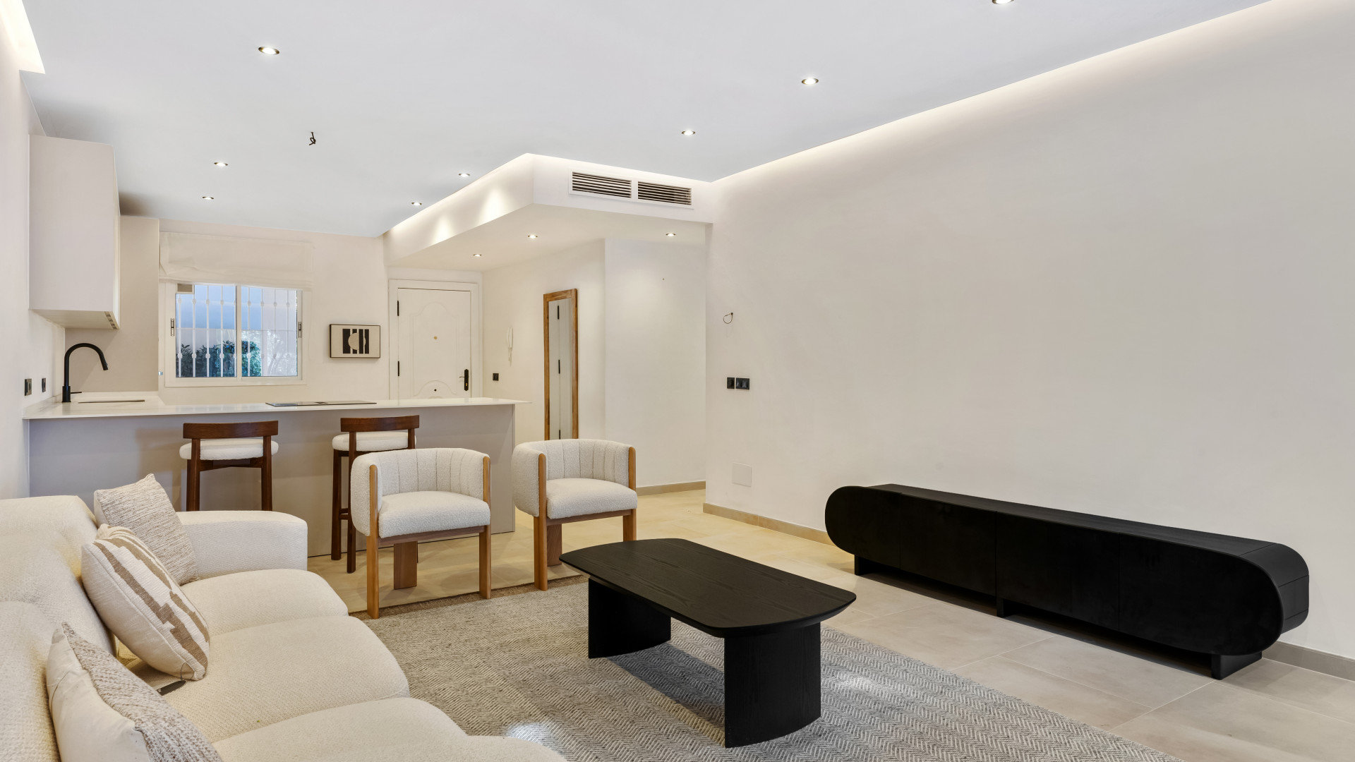 Apartment 3 Bedrooms 2 Bathrooms in Marbella, Costa del Sol