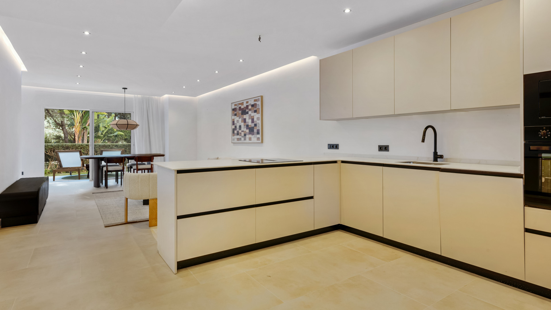 Apartment 3 Bedrooms 2 Bathrooms in Marbella, Costa del Sol