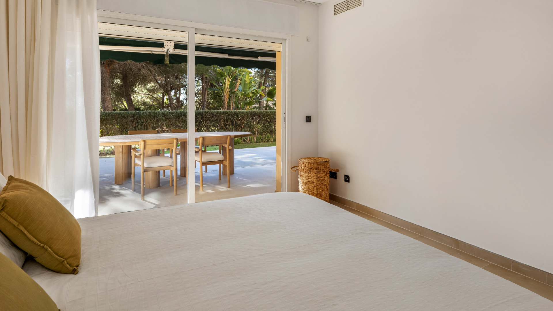 Apartment 3 Bedrooms 2 Bathrooms in Marbella, Costa del Sol