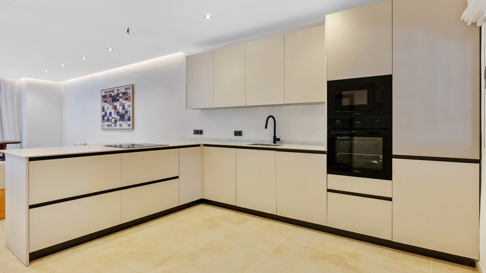 Apartment 3 Bedrooms 2 Bathrooms in Marbella, Costa del Sol