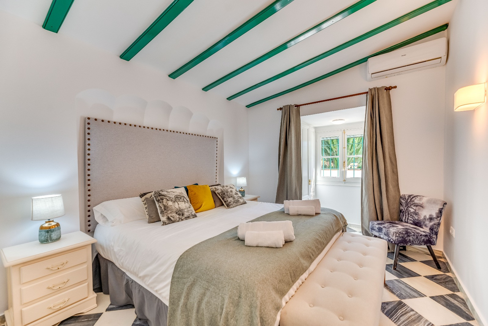 Villa 4 Bedrooms 3 Bathrooms in Marbella, Costa del Sol