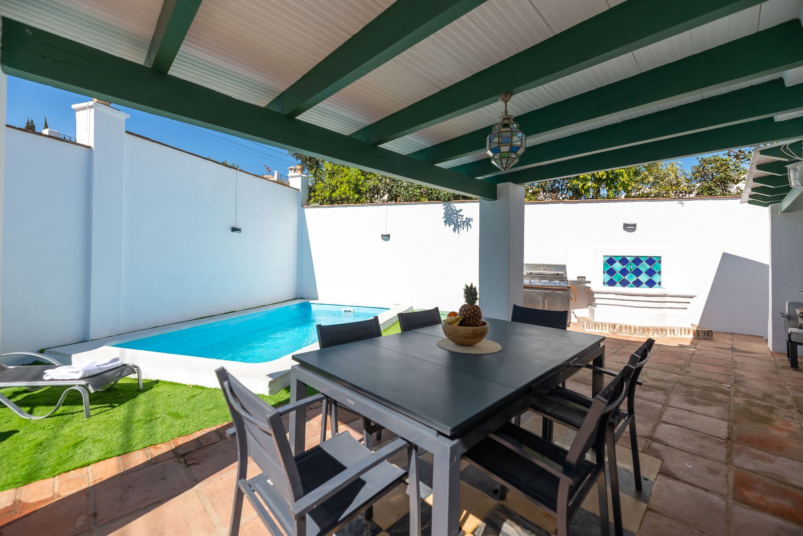 Villa 4 Bedrooms 3 Bathrooms in Marbella, Costa del Sol