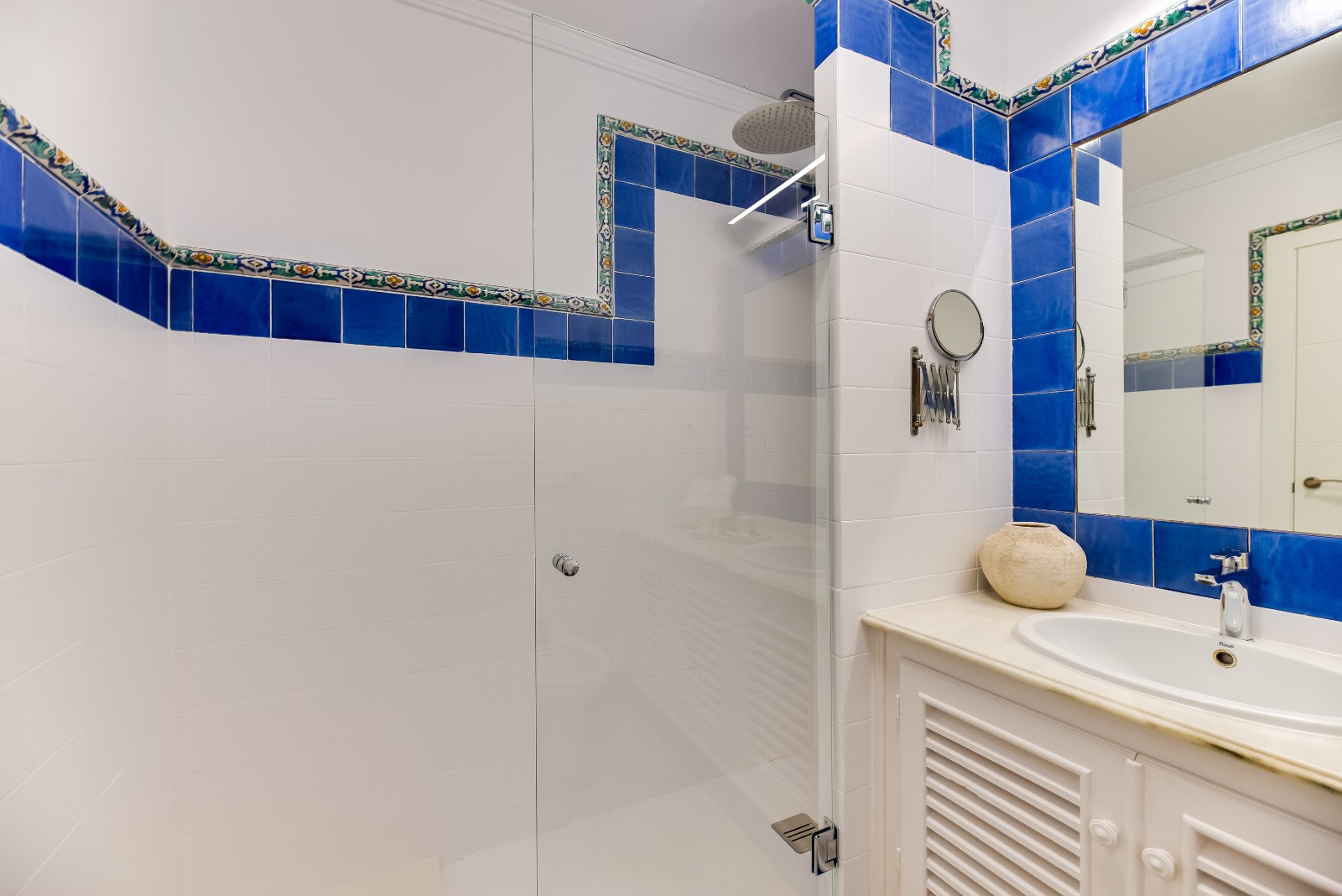 Villa 4 Bedrooms 3 Bathrooms in Marbella, Costa del Sol