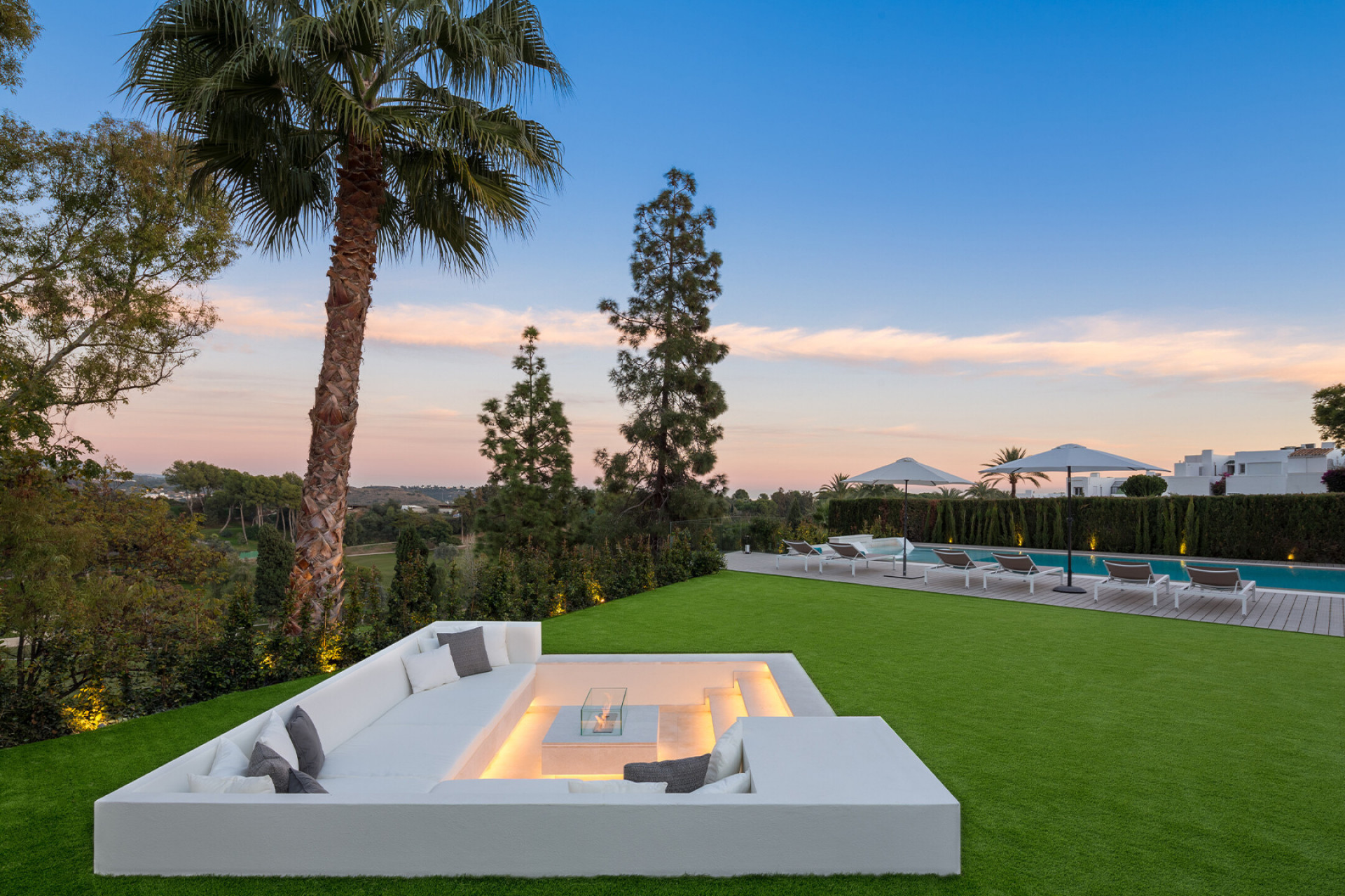 Villa 5 Bedrooms 5 Bathrooms in Marbella, Costa del Sol