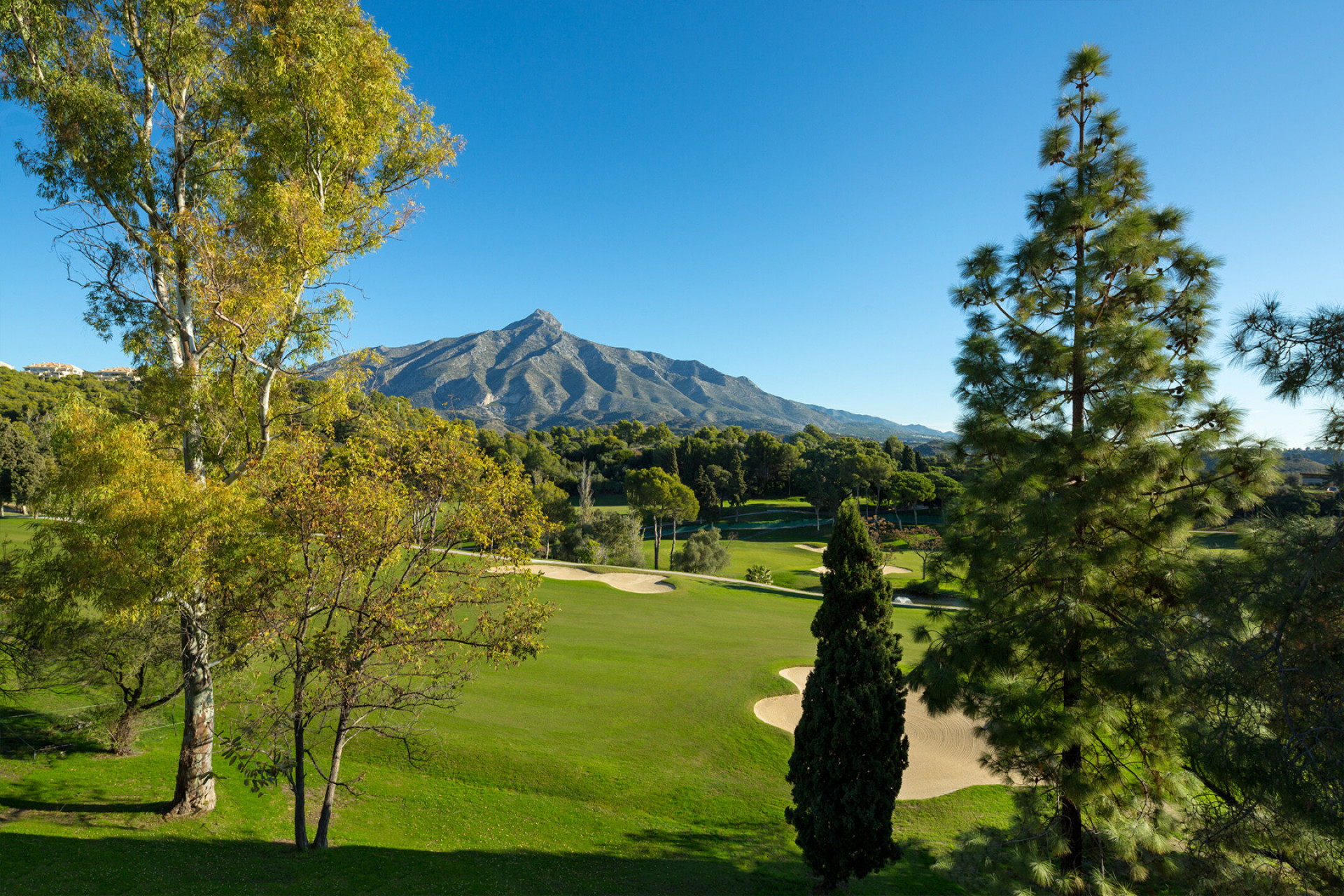 Villa 5 Bedrooms 5 Bathrooms in Marbella, Costa del Sol