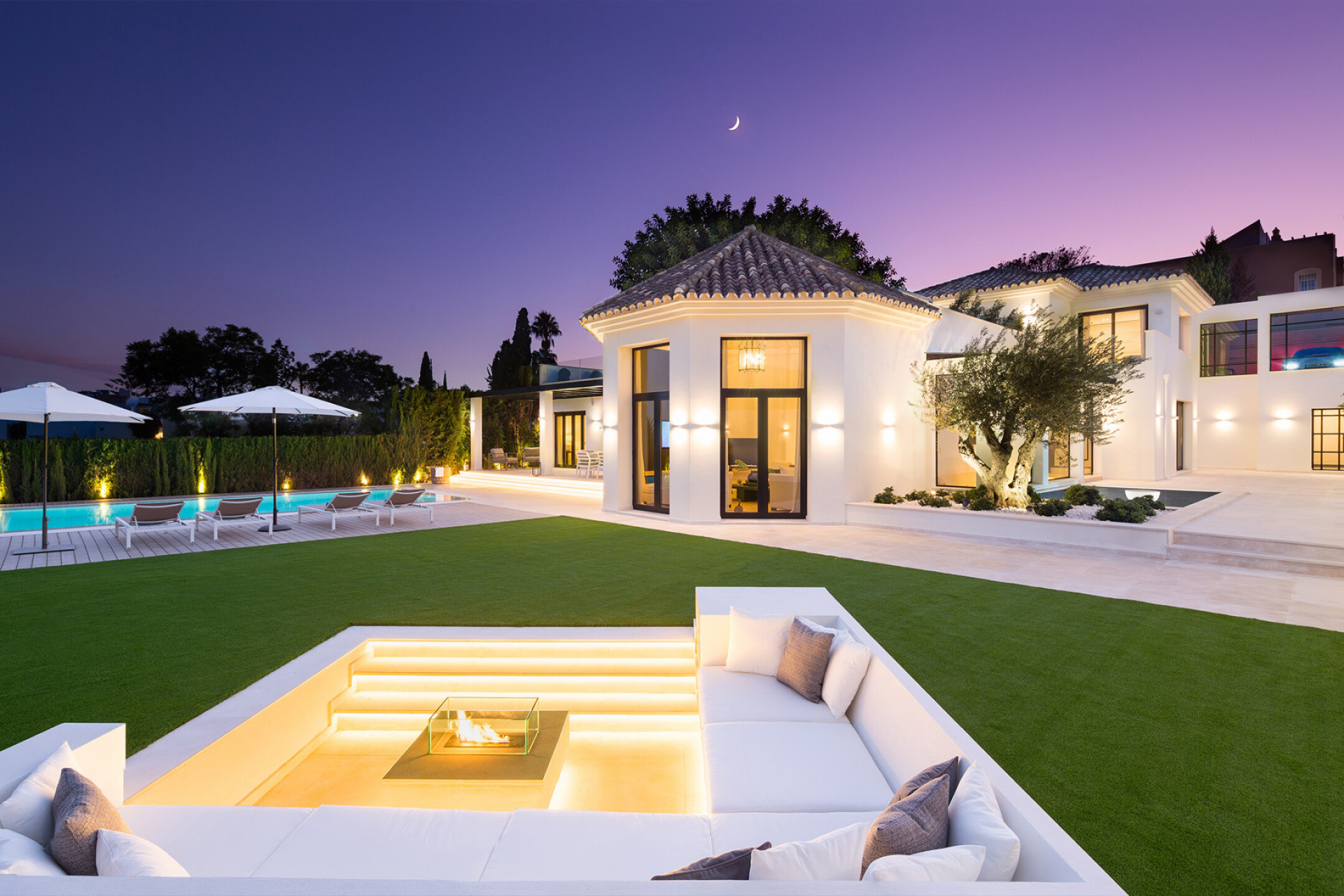 Villa 5 Bedrooms 5 Bathrooms in Marbella, Costa del Sol