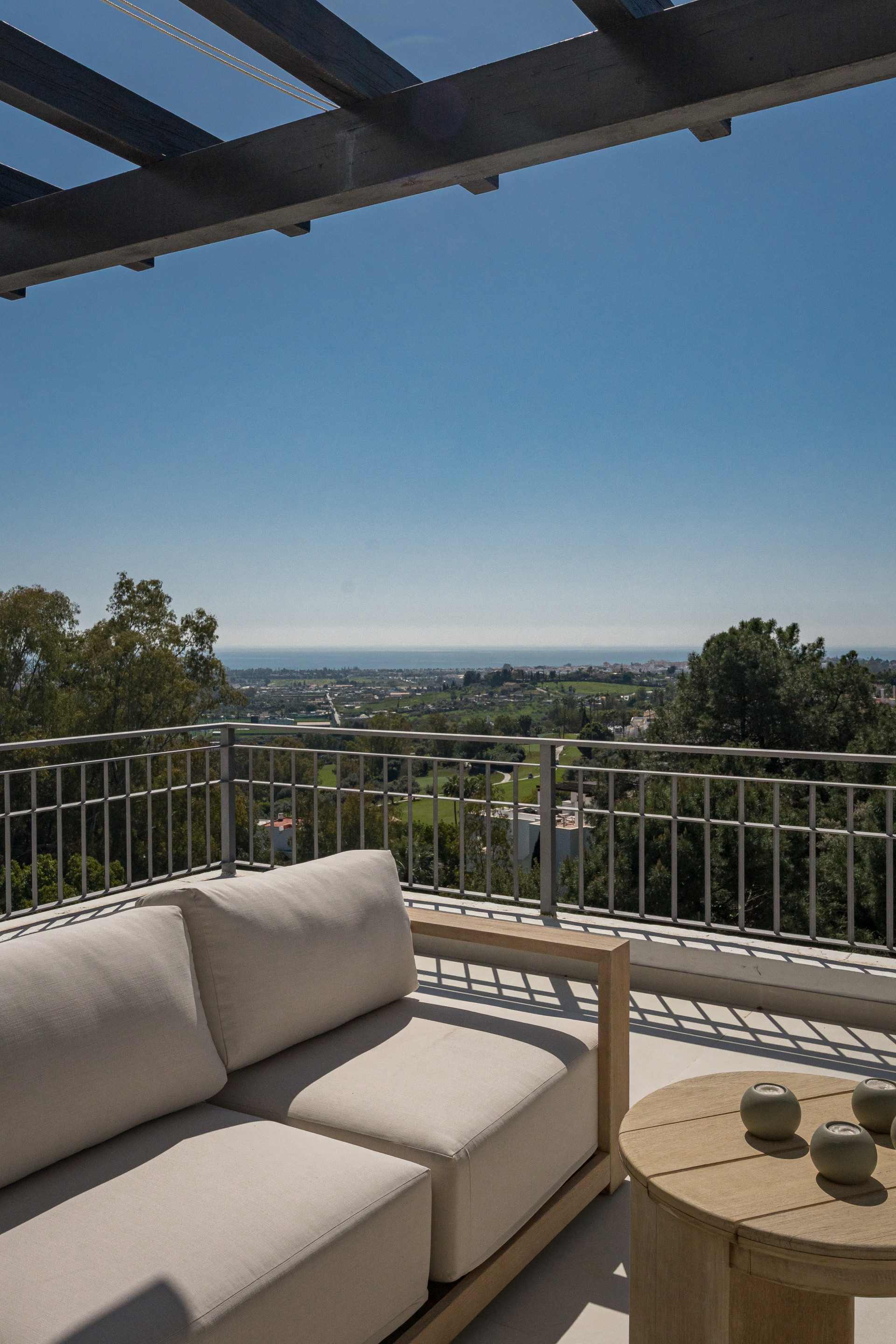 Duplex Penthouse 3 Bedrooms 3 Bathrooms in Benahavis, Costa del Sol