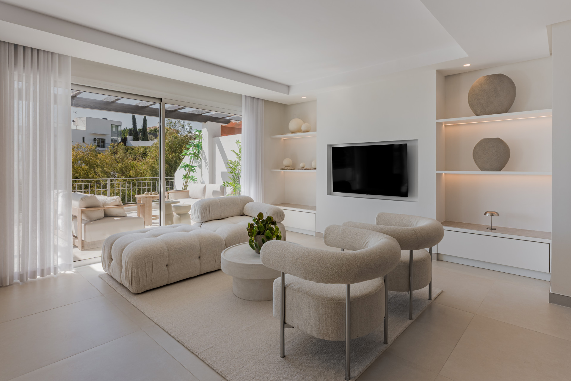 Duplex Penthouse 3 Bedrooms 3 Bathrooms in Benahavis, Costa del Sol