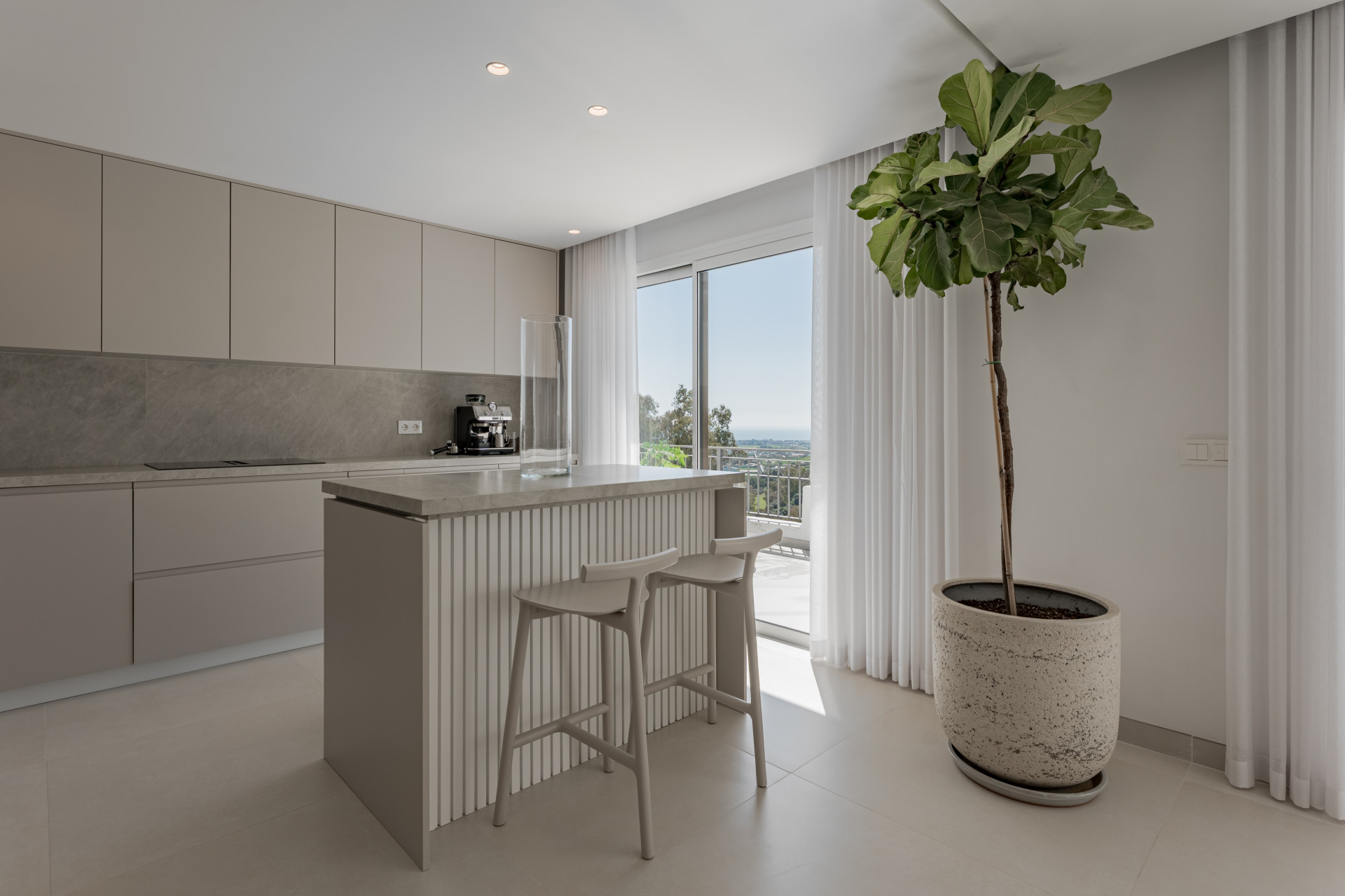 Duplex Penthouse 3 Bedrooms 3 Bathrooms in Benahavis, Costa del Sol