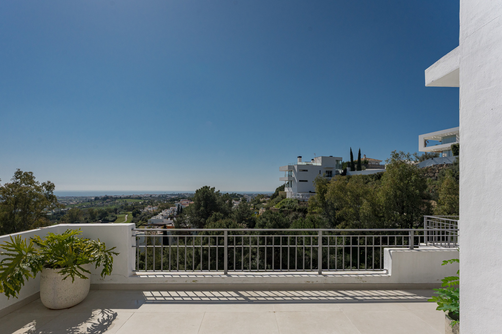 Duplex Penthouse 3 Bedrooms 3 Bathrooms in Benahavis, Costa del Sol