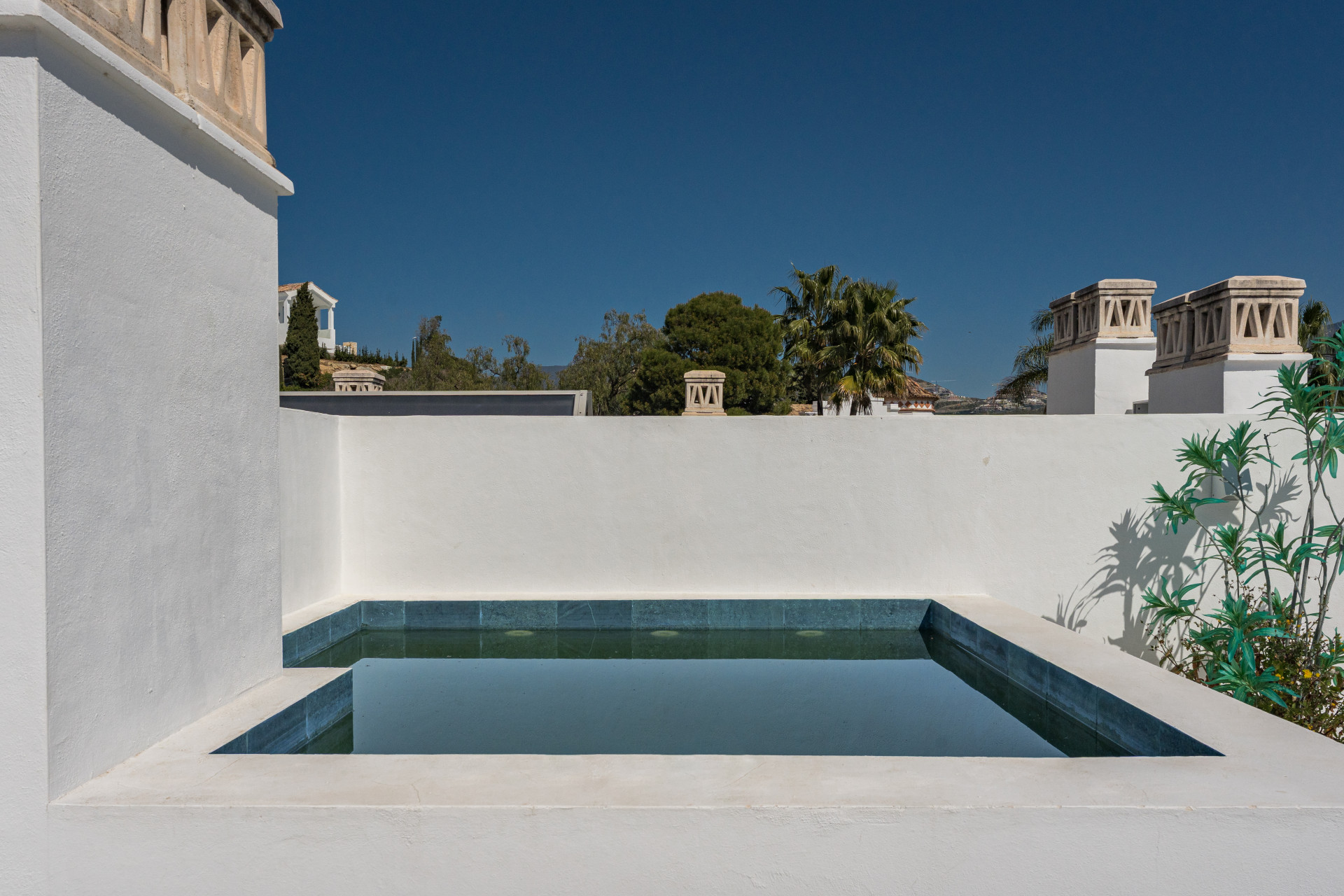 Duplex Penthouse 3 Bedrooms 3 Bathrooms in Benahavis, Costa del Sol