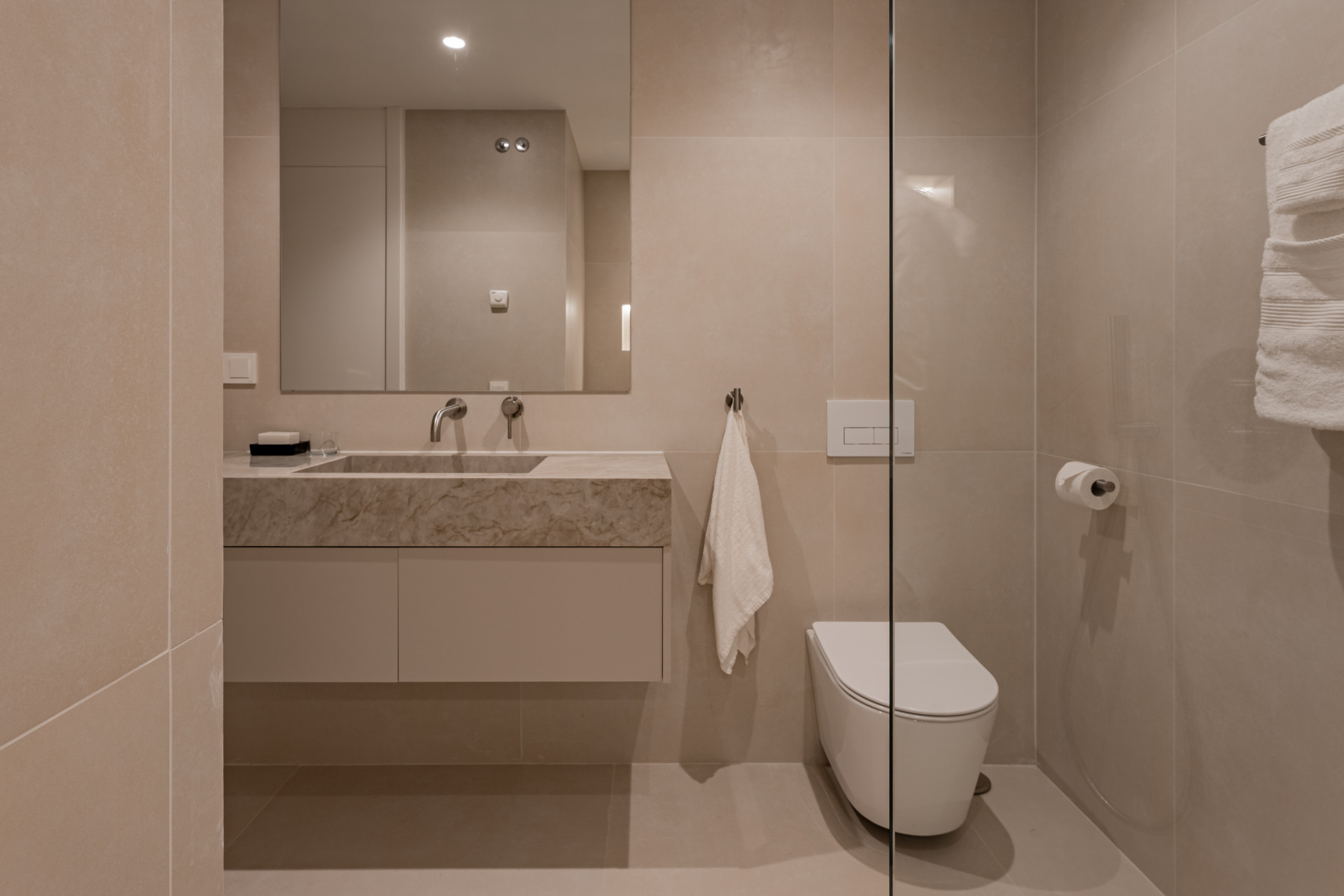 Duplex Penthouse 3 Bedrooms 3 Bathrooms in Benahavis, Costa del Sol