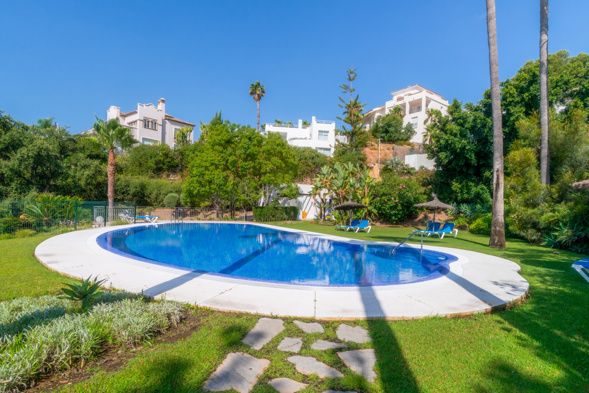 Duplex Penthouse 3 Bedrooms 3 Bathrooms in Benahavis, Costa del Sol