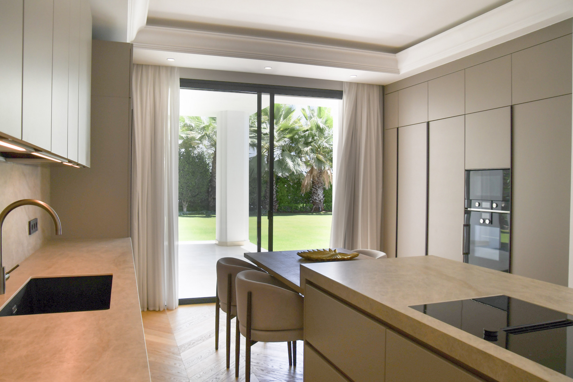 Villa 6 Bedrooms 7 Bathrooms in Marbella, Costa del Sol