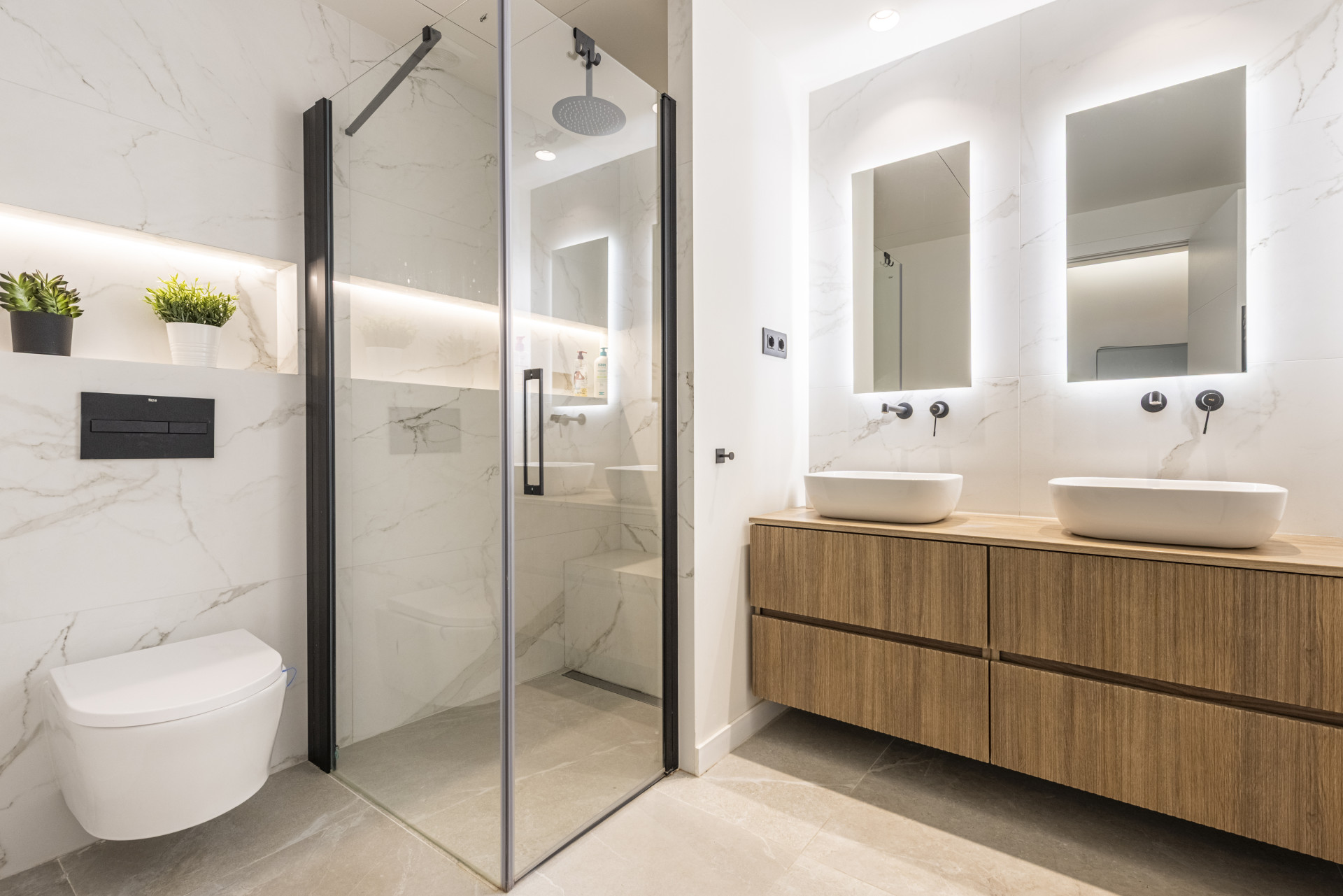 Duplex Penthouse 3 Bedrooms 3 Bathrooms in Altos de La Quinta, Costa del Sol