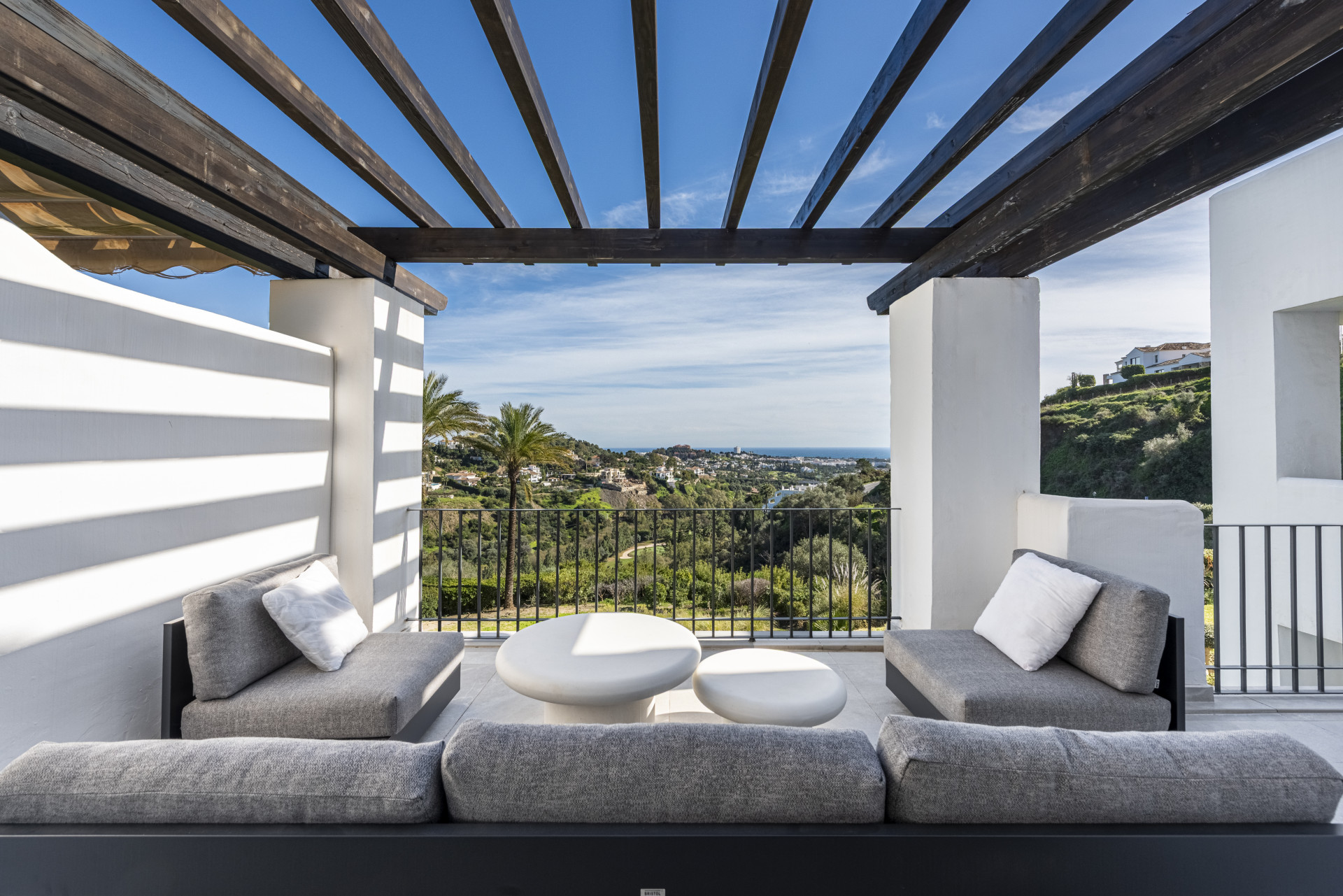 Duplex Penthouse 3 Bedrooms 3 Bathrooms in Altos de La Quinta, Costa del Sol