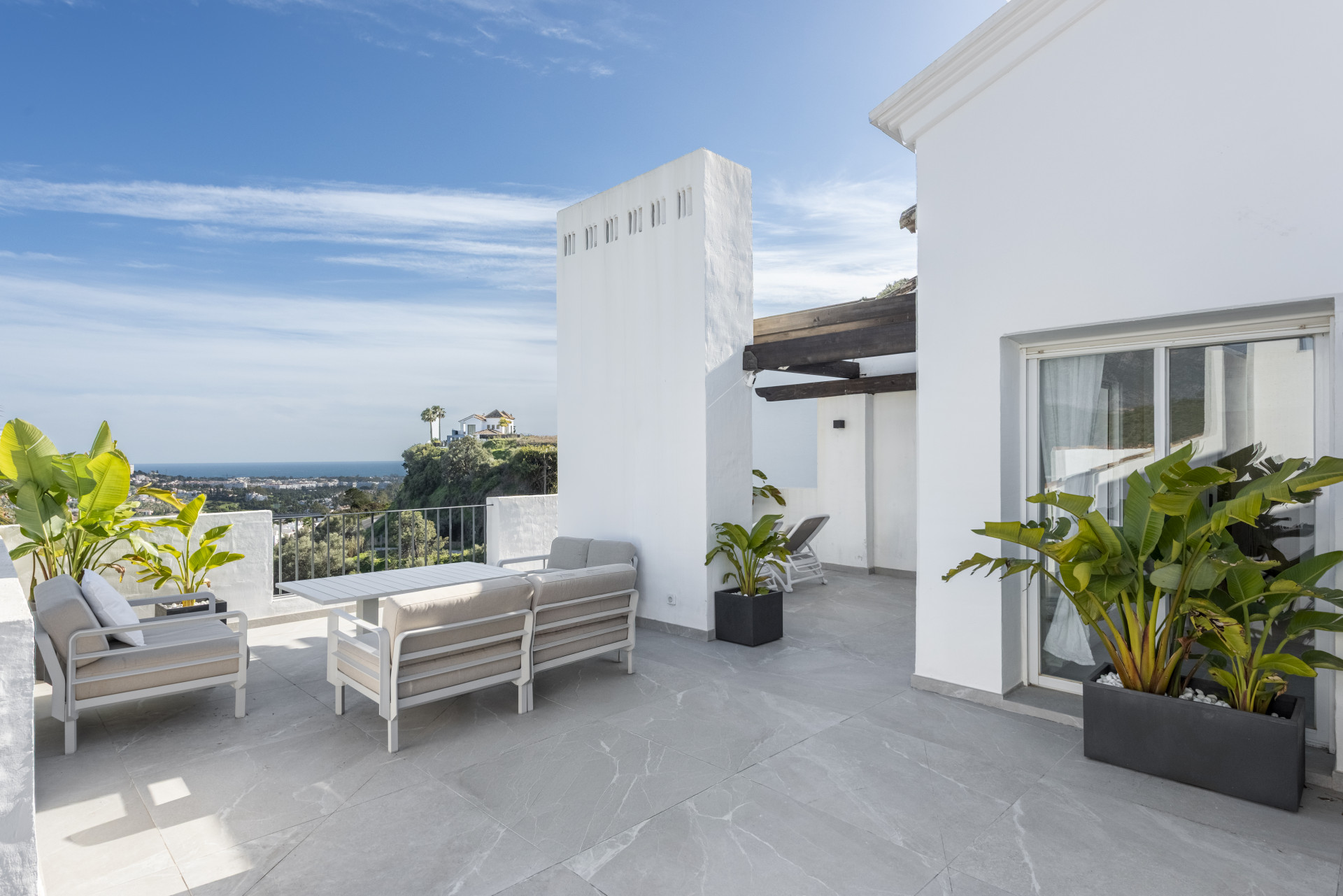Duplex Penthouse 3 Bedrooms 3 Bathrooms in Altos de La Quinta, Costa del Sol