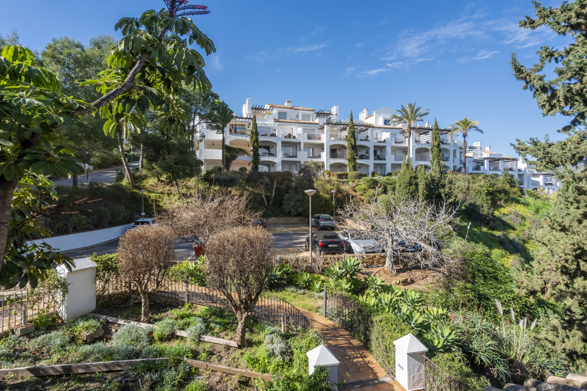 Duplex Penthouse 3 Bedrooms 3 Bathrooms in Altos de La Quinta, Costa del Sol