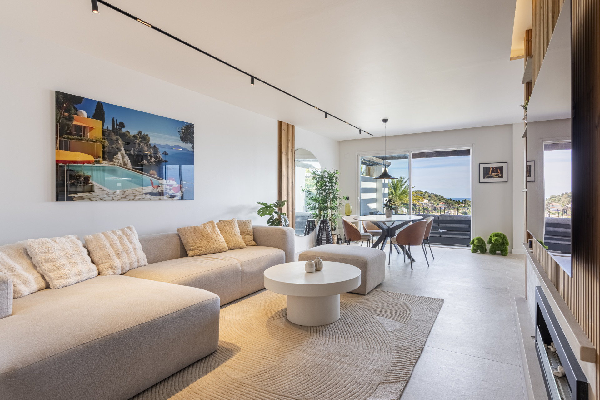 Duplex Penthouse 3 Bedrooms 3 Bathrooms in Altos de La Quinta, Costa del Sol
