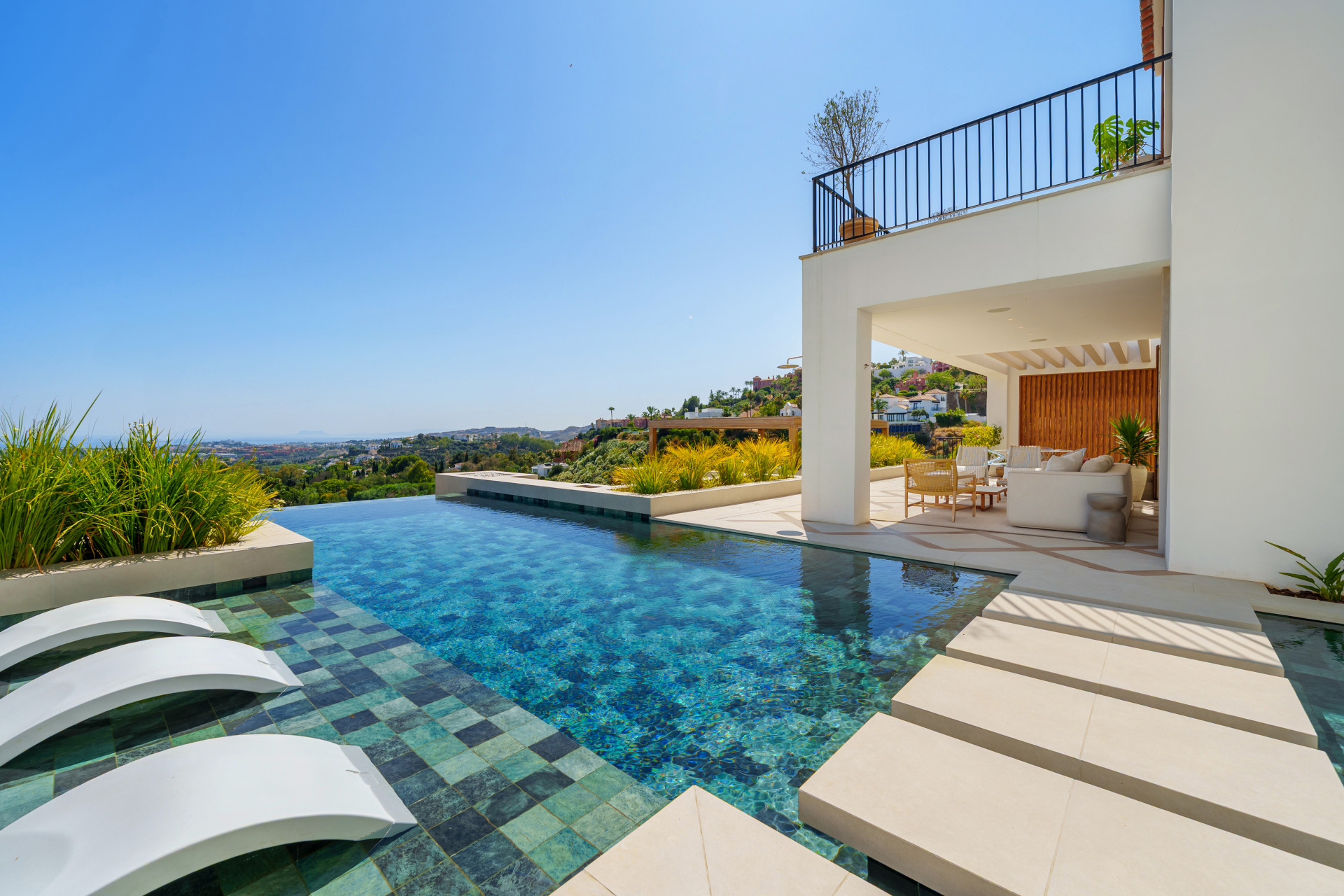 Villa 5 Bedrooms 8 Bathrooms in Benahavis, Costa del Sol