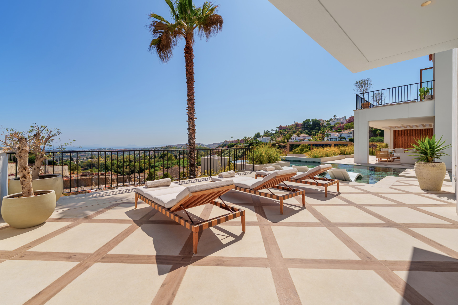 Villa 5 Bedrooms 8 Bathrooms in Benahavis, Costa del Sol