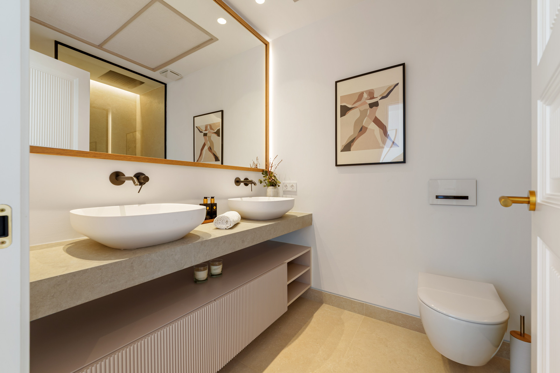 Villa 5 Bedrooms 8 Bathrooms in Benahavis, Costa del Sol