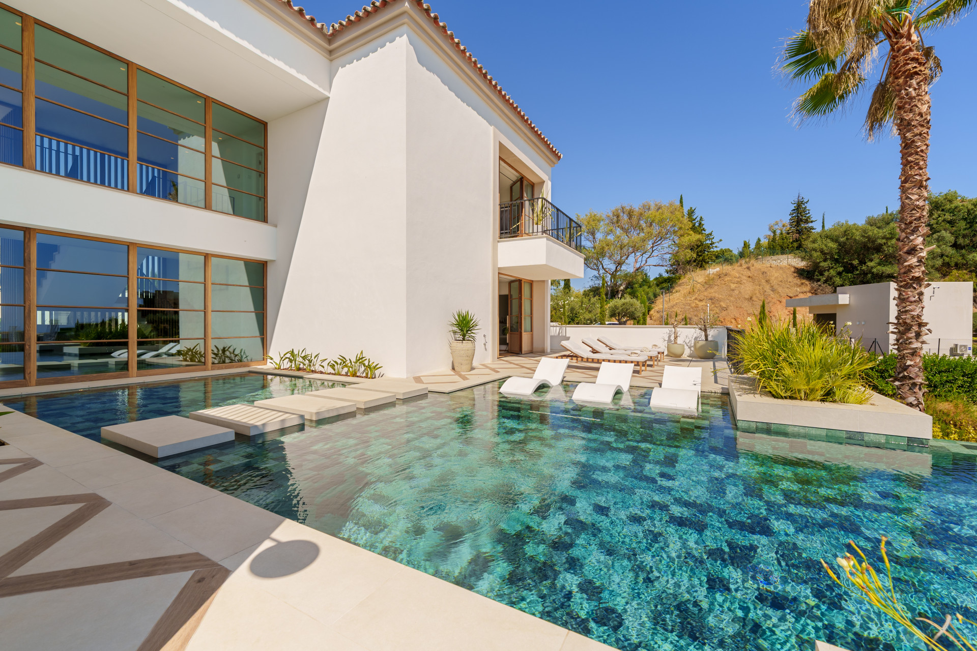 Villa 5 Bedrooms 8 Bathrooms in Benahavis, Costa del Sol