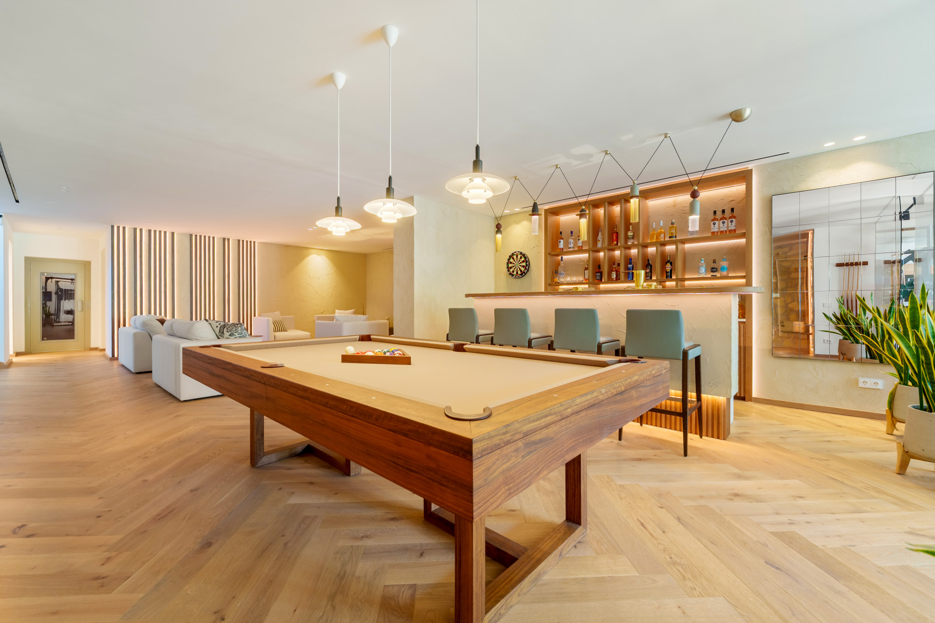 Villa 5 Bedrooms 8 Bathrooms in Benahavis, Costa del Sol