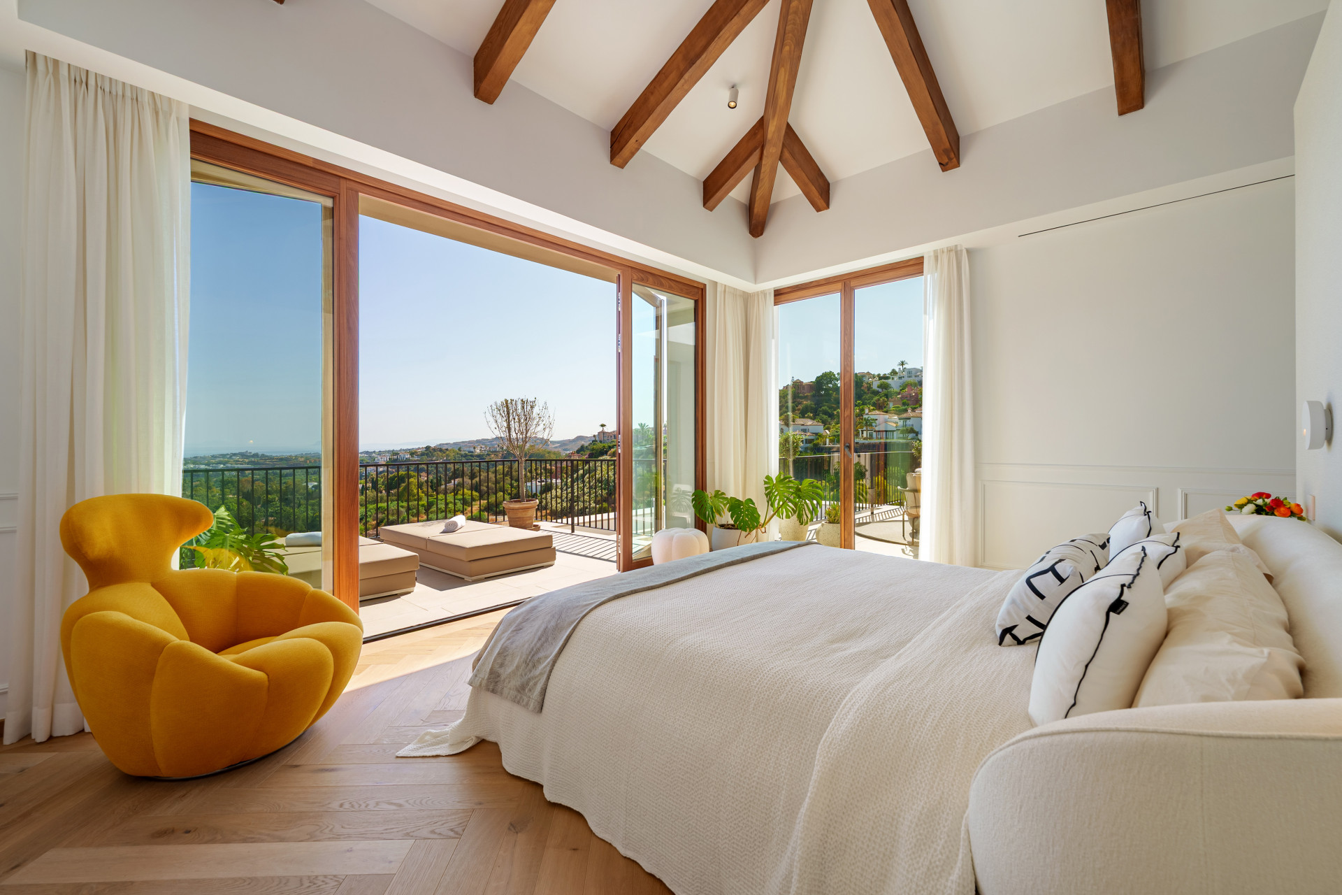Villa 5 Bedrooms 8 Bathrooms in Benahavis, Costa del Sol