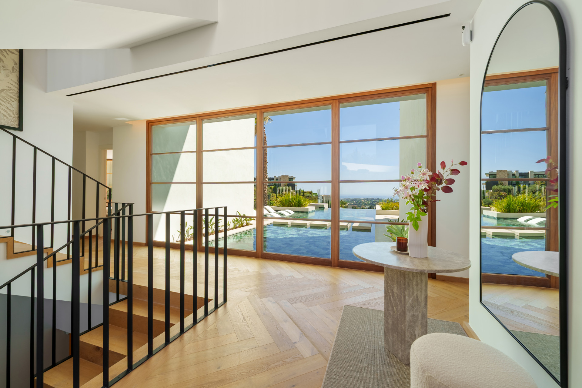 Villa 5 Bedrooms 8 Bathrooms in Benahavis, Costa del Sol
