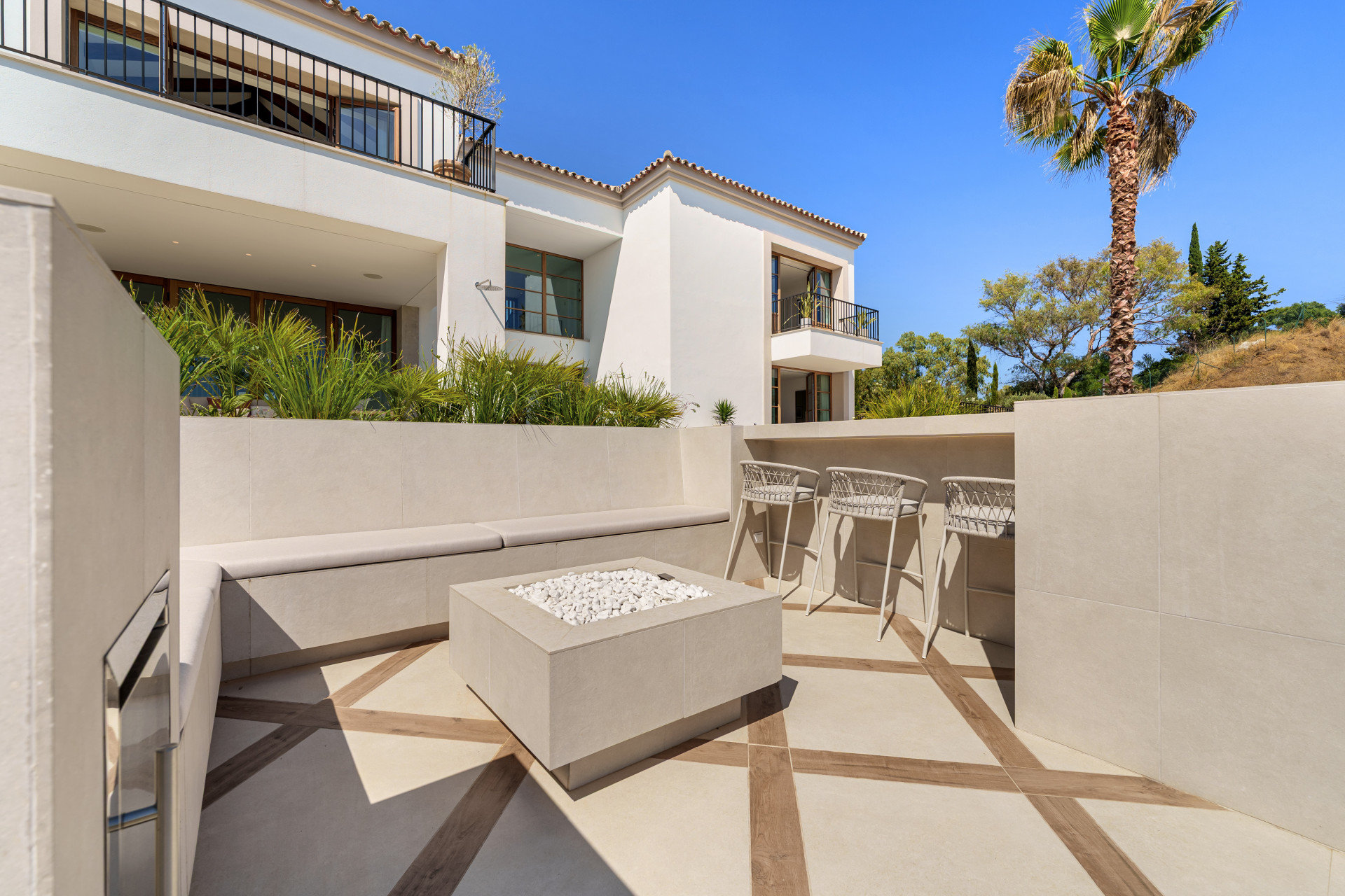 Villa 5 Bedrooms 8 Bathrooms in Benahavis, Costa del Sol