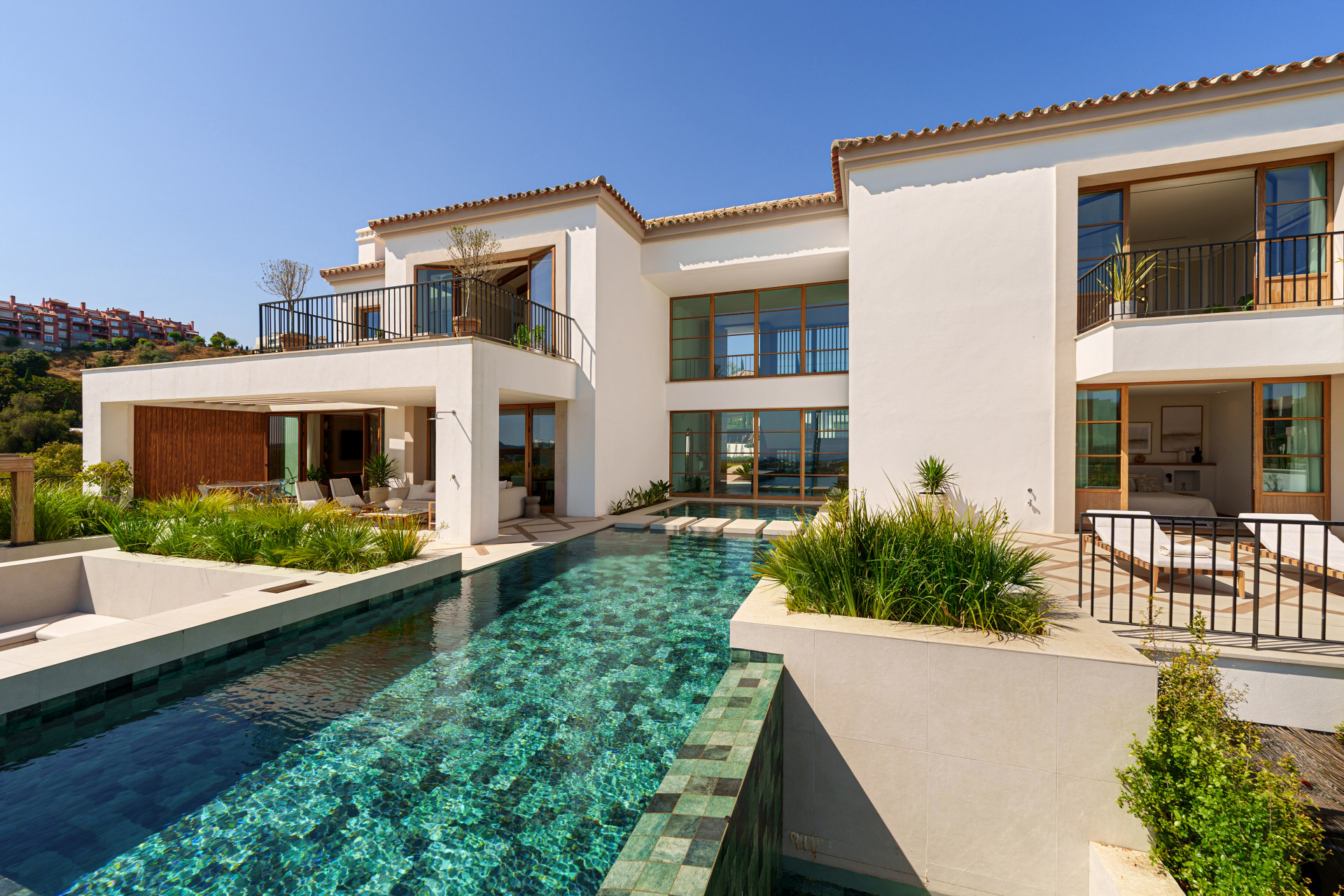 Villa 5 Bedrooms 8 Bathrooms in Benahavis, Costa del Sol