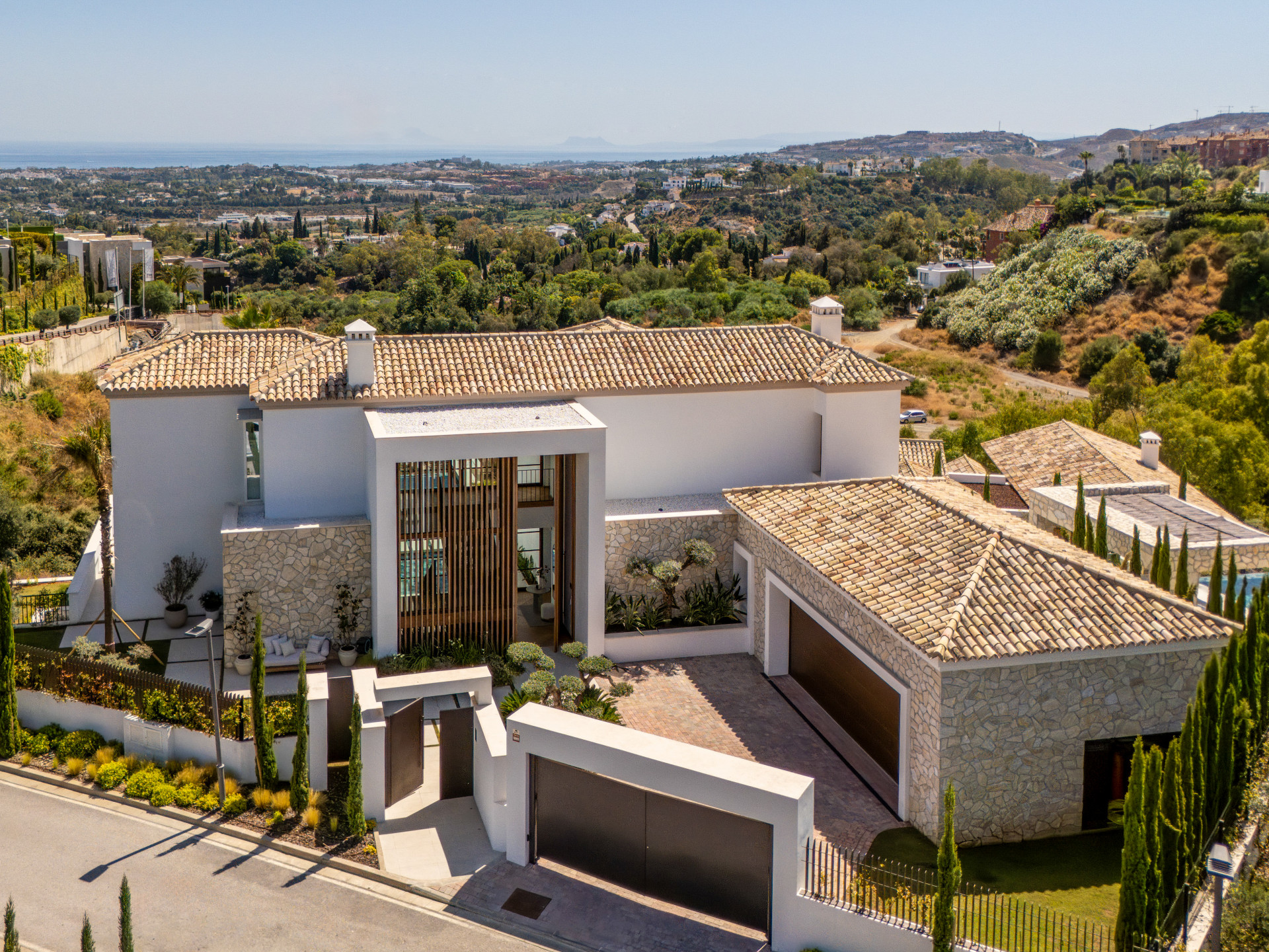 Villa 5 Bedrooms 8 Bathrooms in Benahavis, Costa del Sol