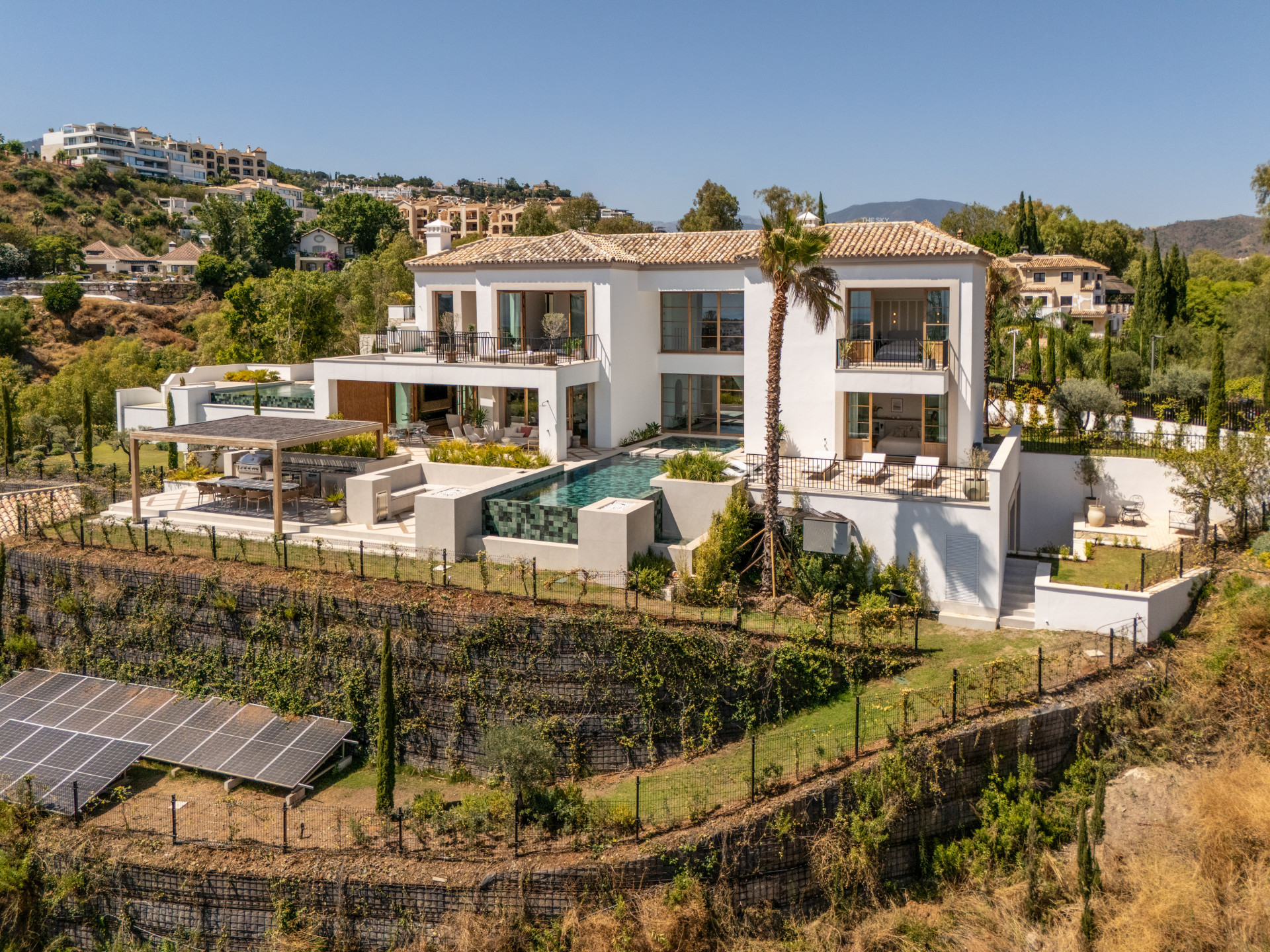 Villa 5 Bedrooms 8 Bathrooms in Benahavis, Costa del Sol