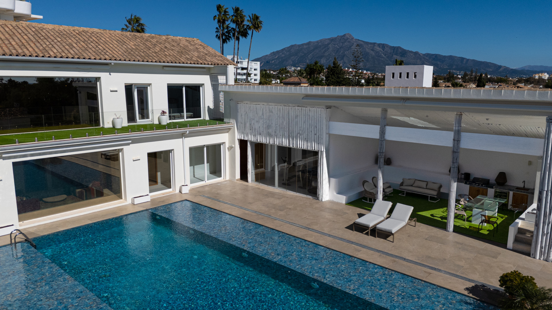Villa 6 Bedrooms 7 Bathrooms in Guadalmina Alta, Costa del Sol