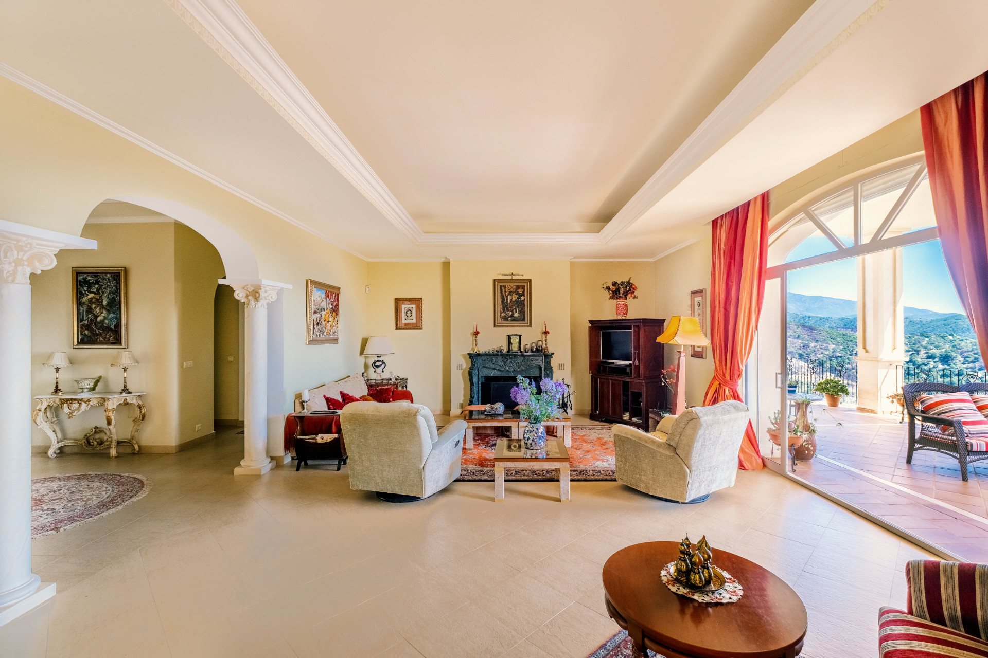 Finca 7 Bedrooms 5 Bathrooms in Altos de Estepona, Costa del Sol