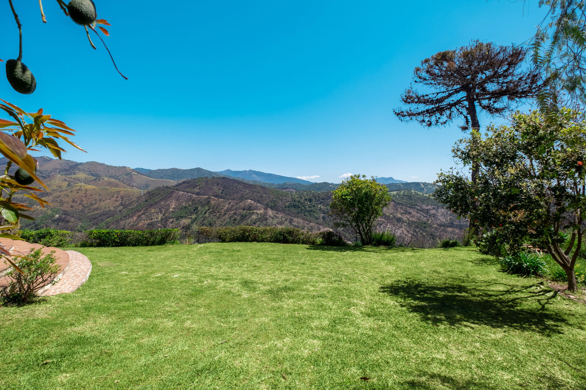 Finca 7 Bedrooms 5 Bathrooms in Altos de Estepona, Costa del Sol