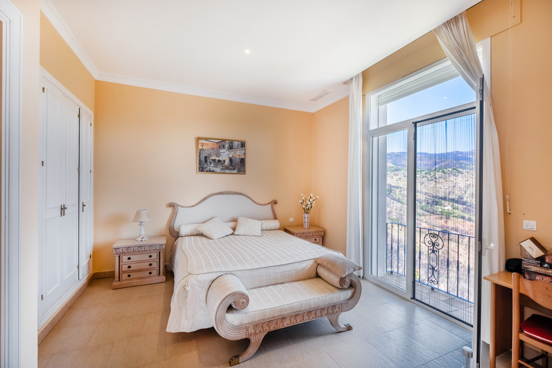 Finca 7 Bedrooms 5 Bathrooms in Altos de Estepona, Costa del Sol