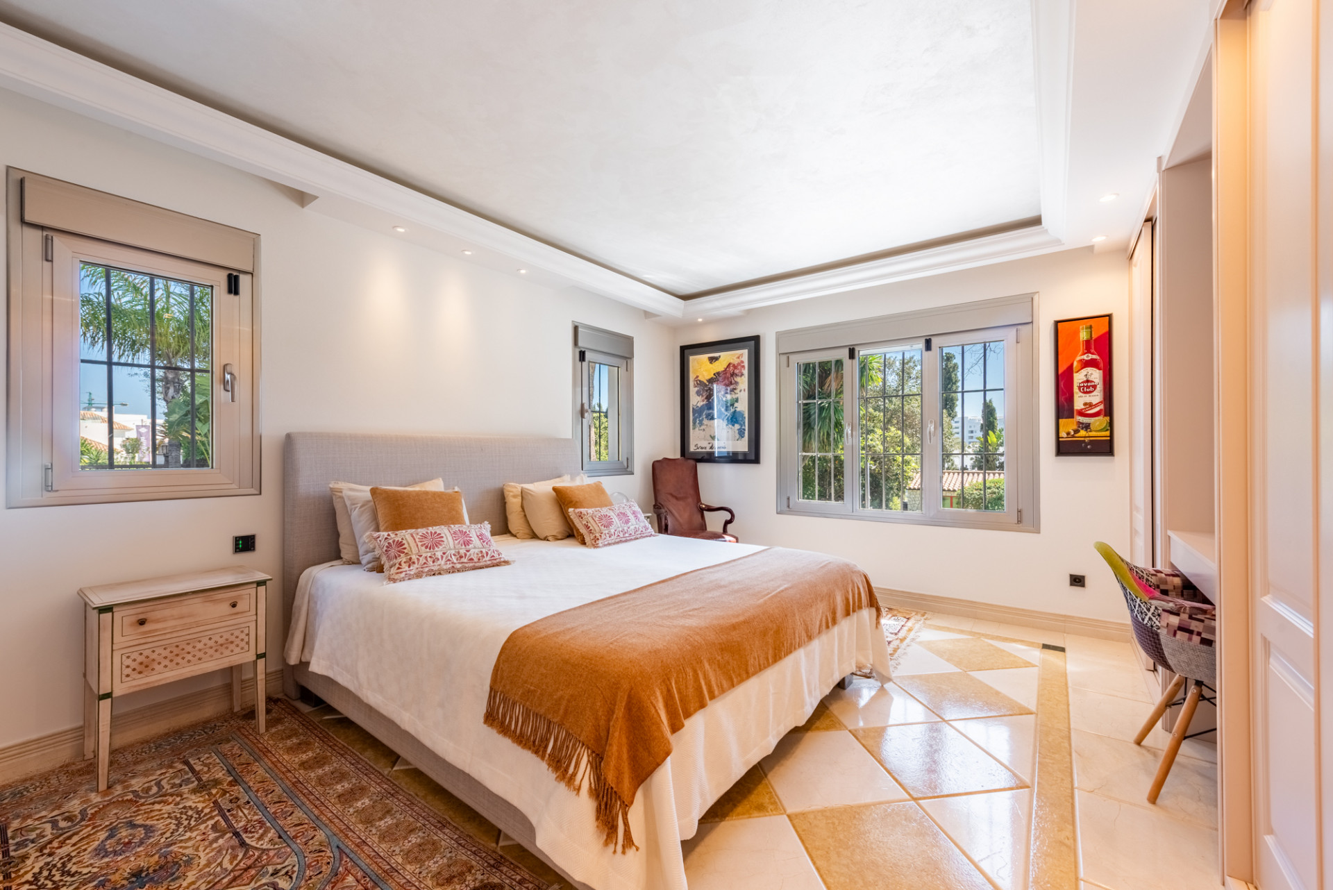 Villa 4 Bedrooms 4 Bathrooms in San Pedro de Alcantara, Costa del Sol