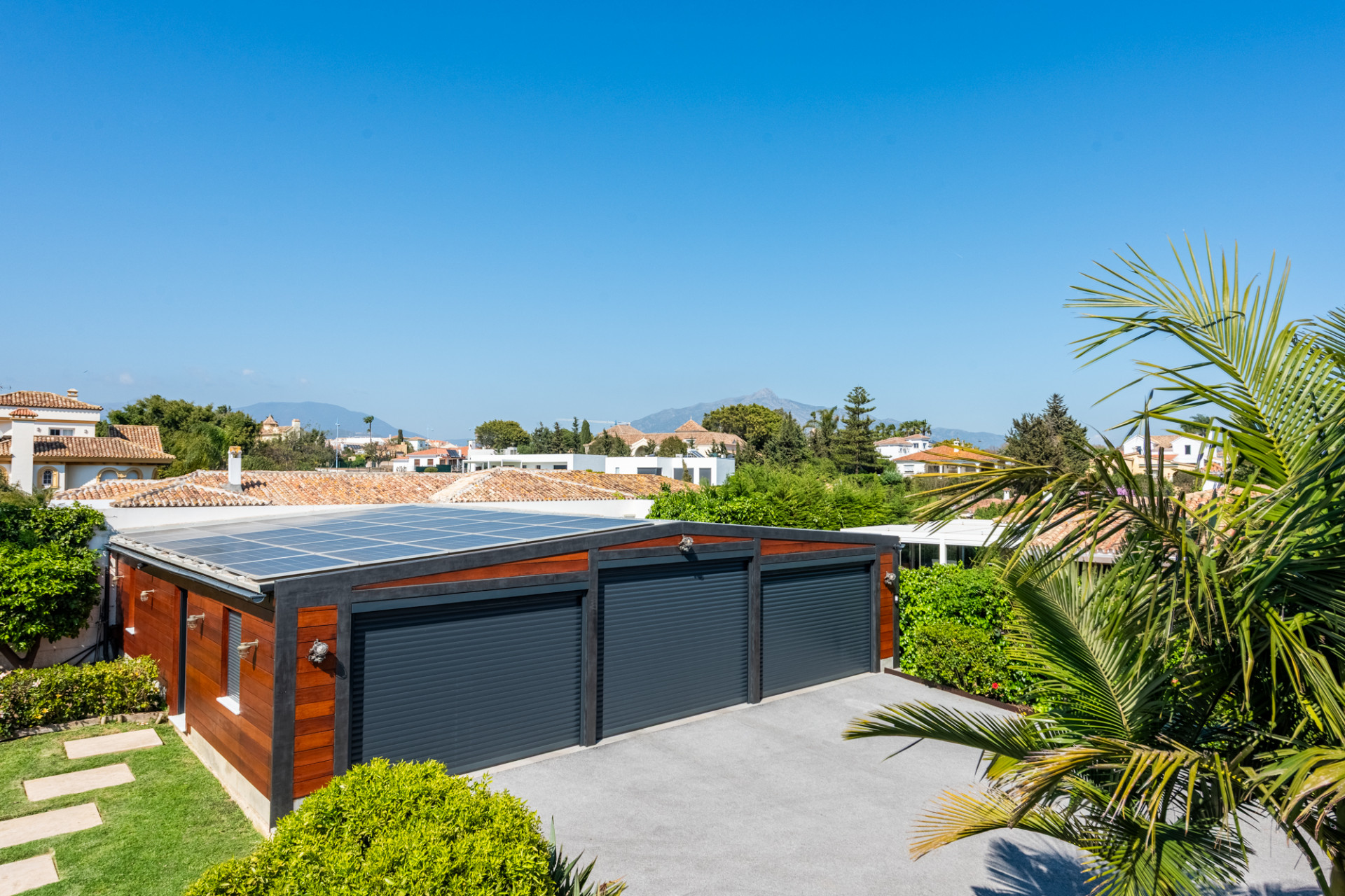Villa 4 Bedrooms 4 Bathrooms in San Pedro de Alcantara, Costa del Sol