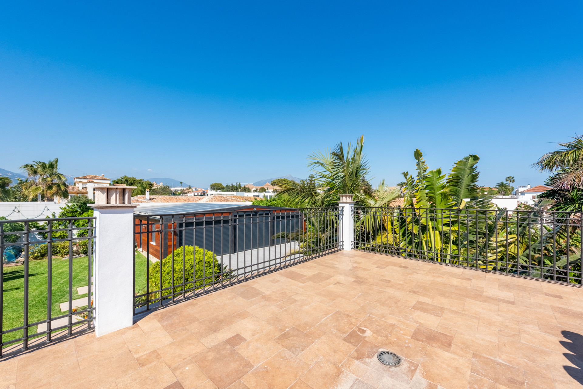 Villa 4 Bedrooms 4 Bathrooms in San Pedro de Alcantara, Costa del Sol