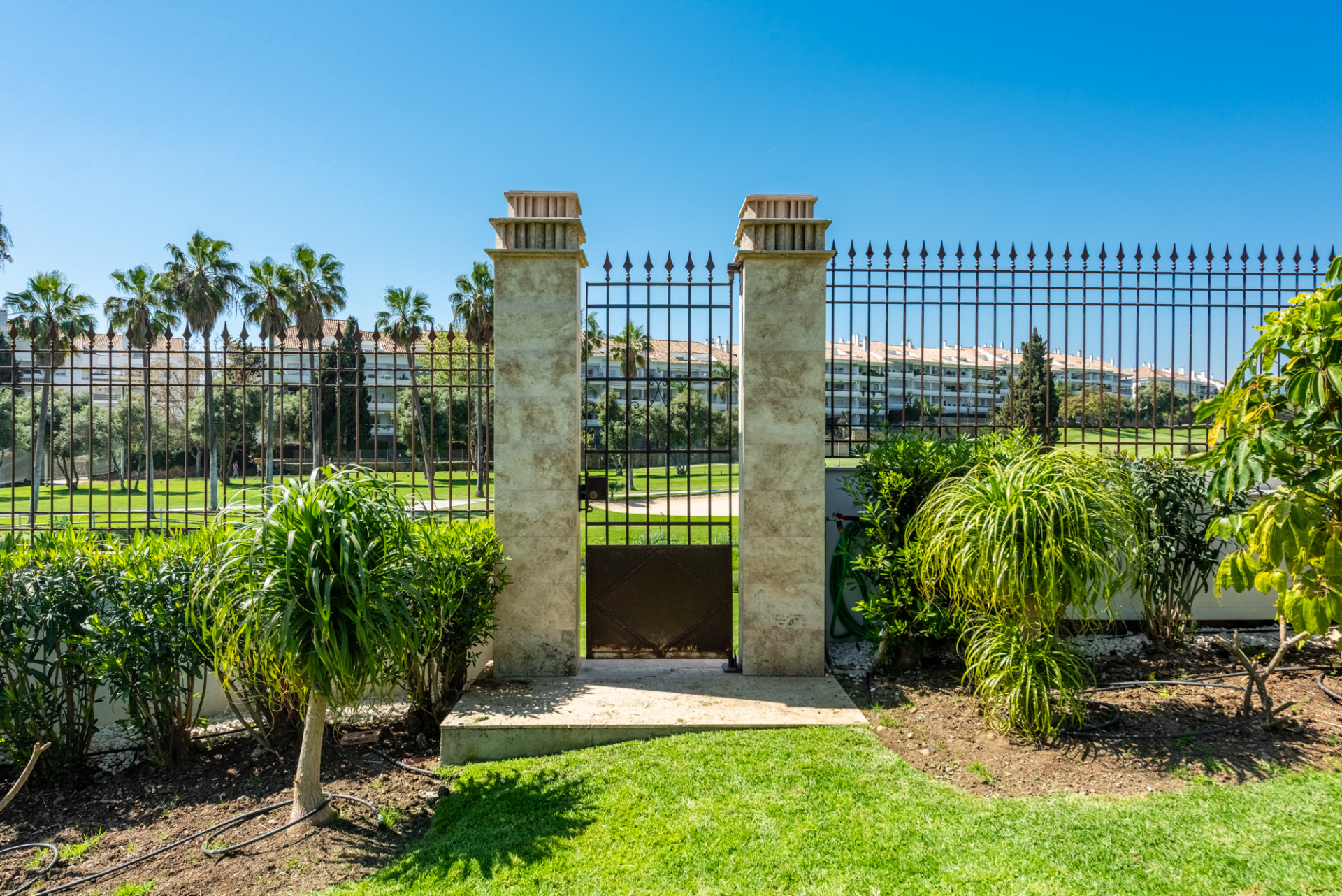 Villa 4 Bedrooms 4 Bathrooms in San Pedro de Alcantara, Costa del Sol